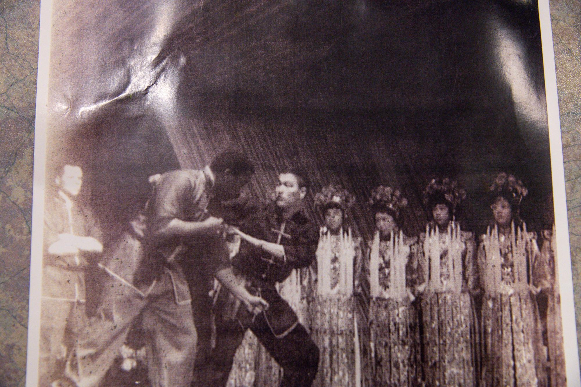 1960年拍攝的這張照片，是記錄溫哥華舉行的一場表演活動。（翻攝自大同飯店）