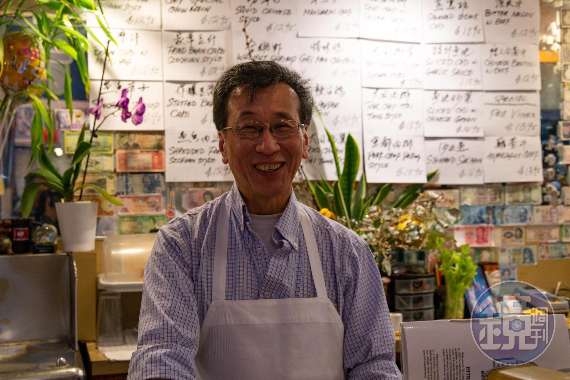 Henry Chan是餐館的第三代老闆，笑說他的兒子也常來幫忙，餐廳傳到第四代，相當不容易。