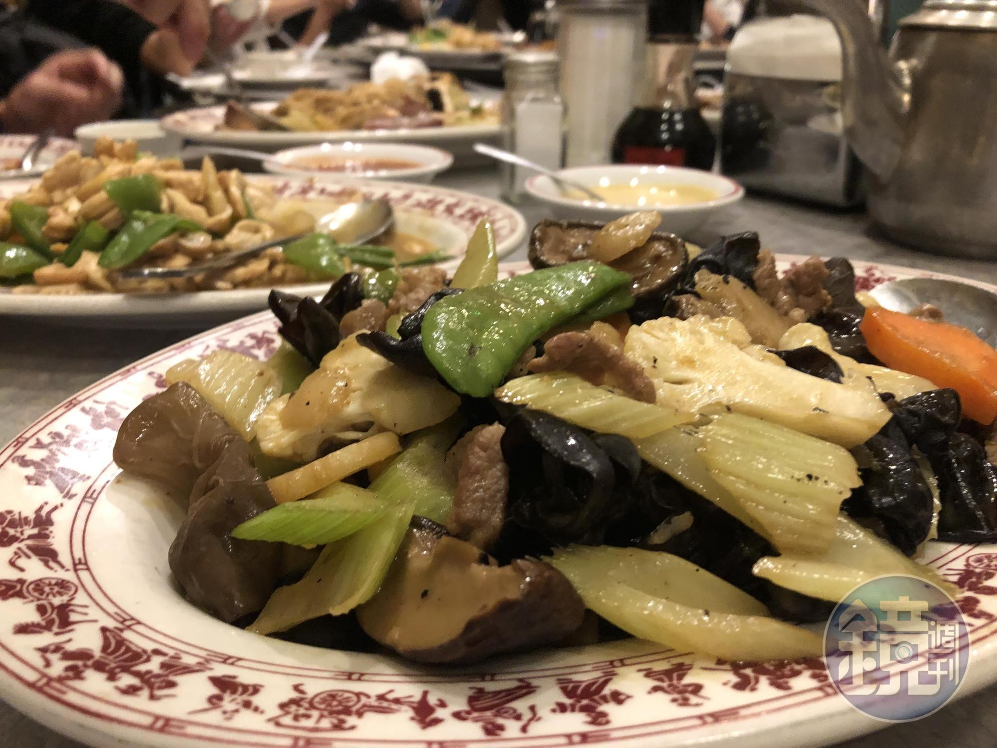 「特別豬肉瓜菜雜碎」其實就是炒雜菜再加點肉片。（9.95美元／份，約NT$309）（林亦君攝）