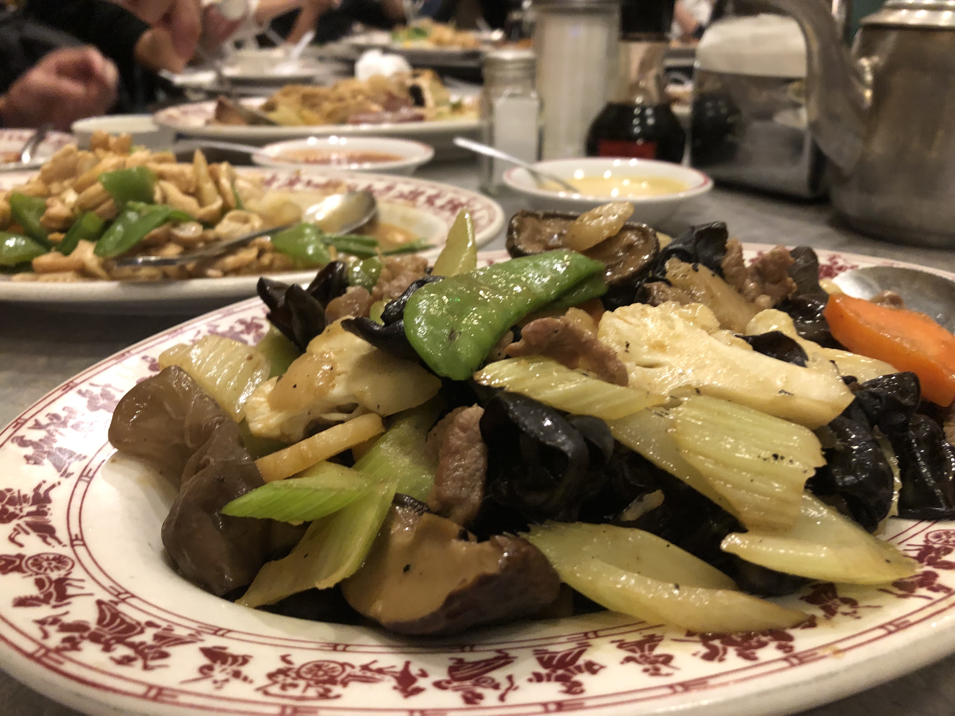 「特別豬肉瓜菜雜碎」其實就是炒雜菜再加點肉片。（9.95美元／份，約NT$309）（林亦君攝）