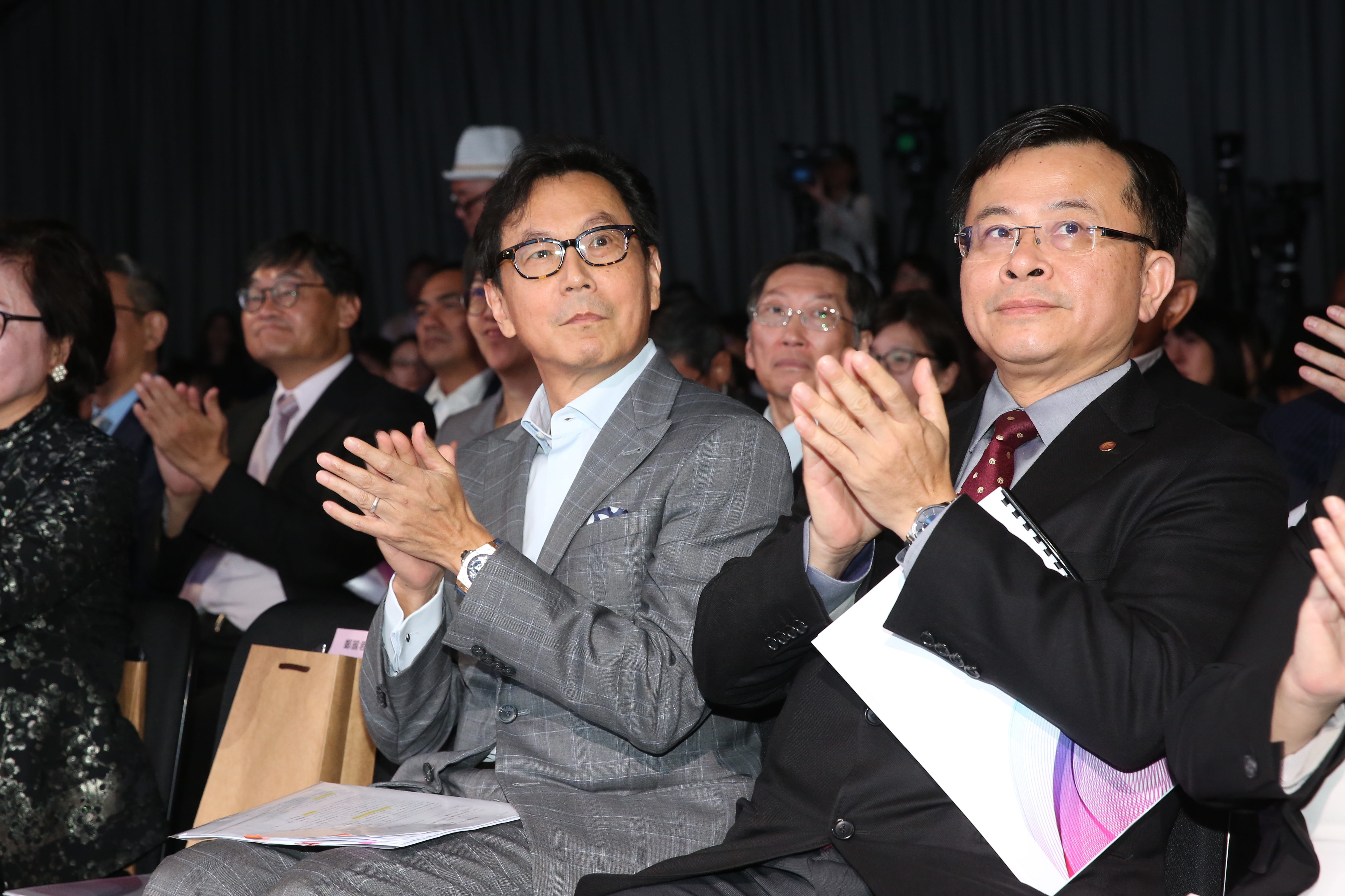 台灣電視頻道影視內容多年來一成不變，富邦集團董事長蔡明忠呼籲影視圈應積極正視。