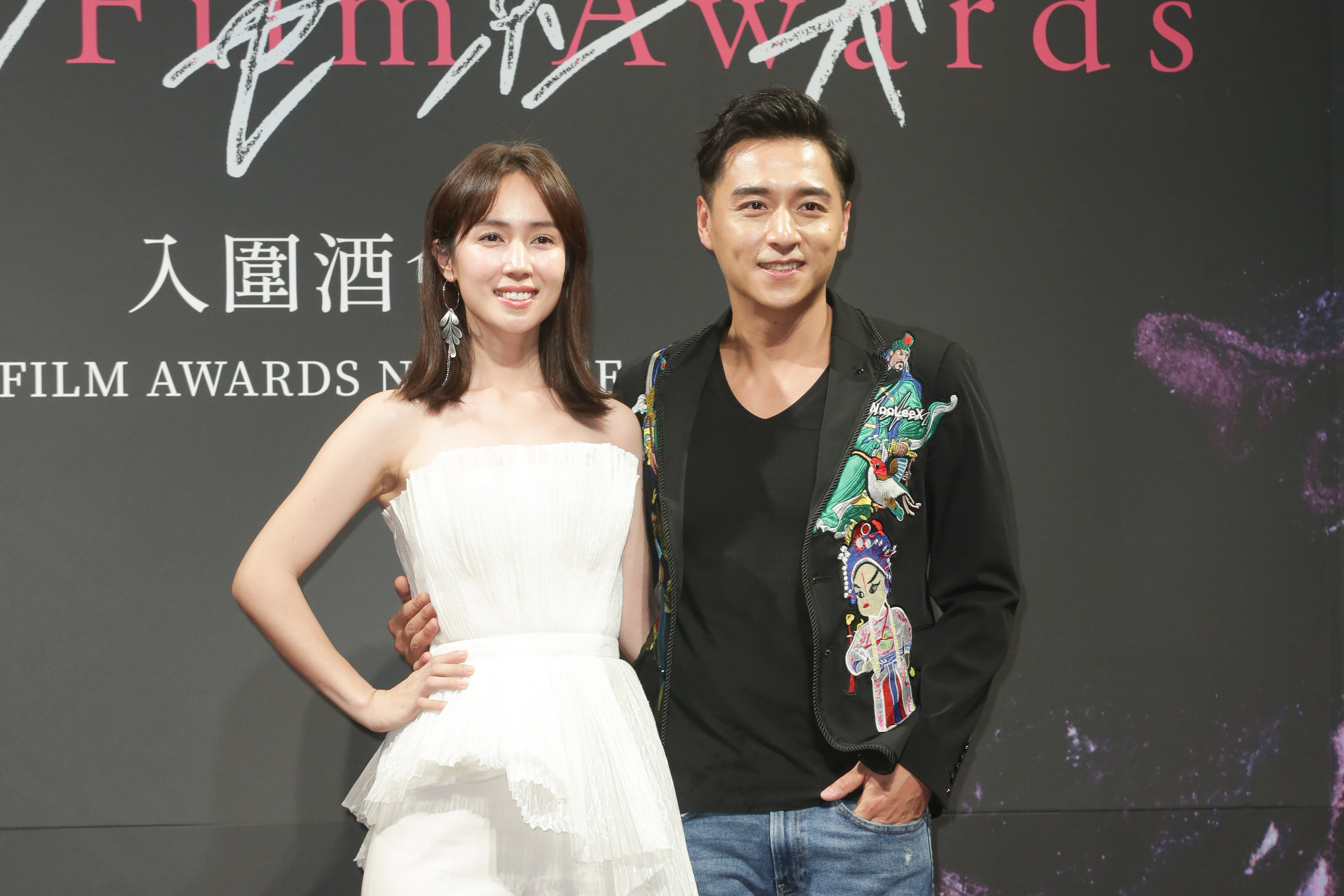 黃瀞怡（小薰）（左）以《寒單》入圍最佳女配角，鄭人碩則入圍最佳男主角，入圍酒會上兩人還被虧「新娘新郎敬酒」。