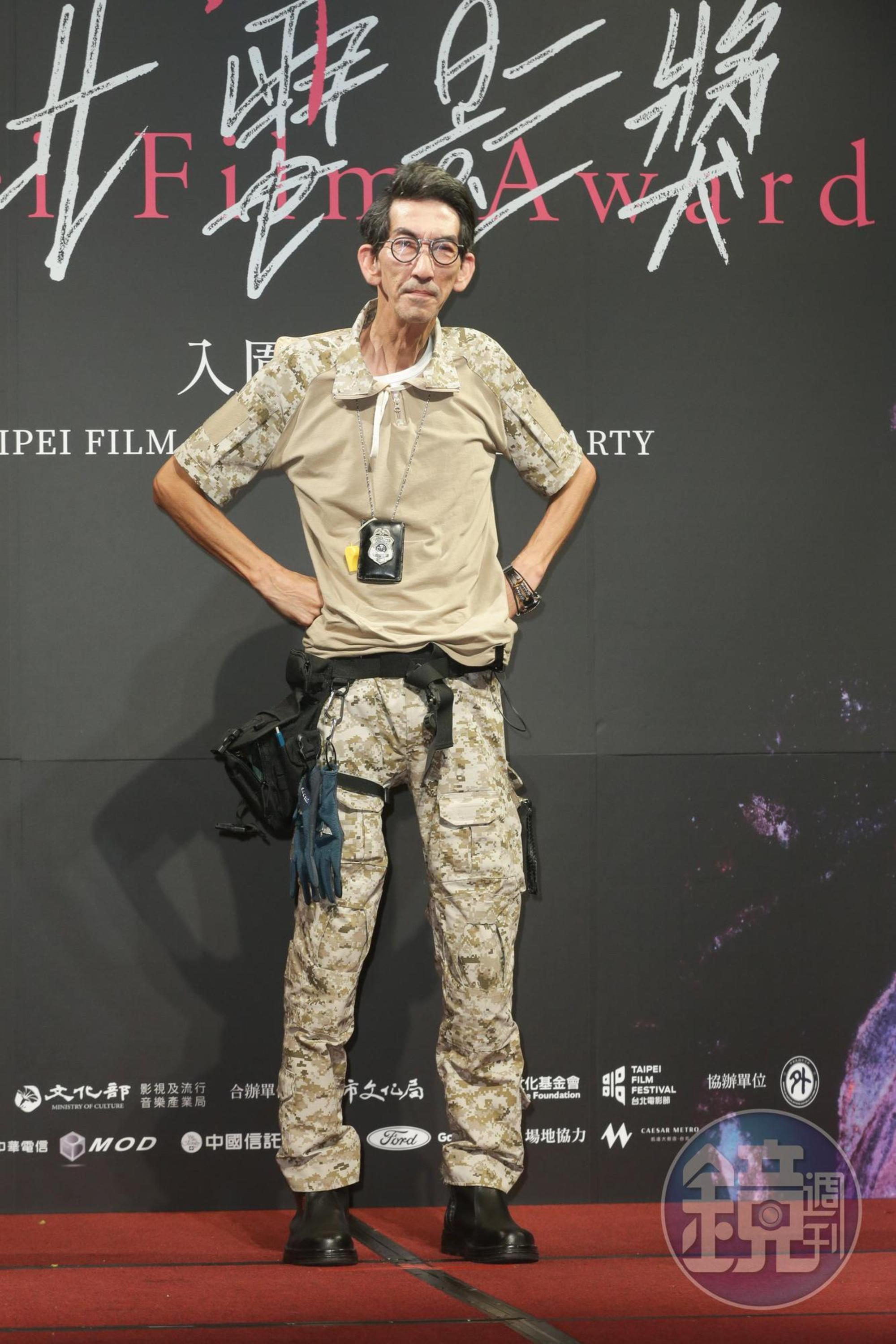 短片《老人與狗》入圍最佳男主角的車保羅,打扮成香港CTU衝鋒隊。