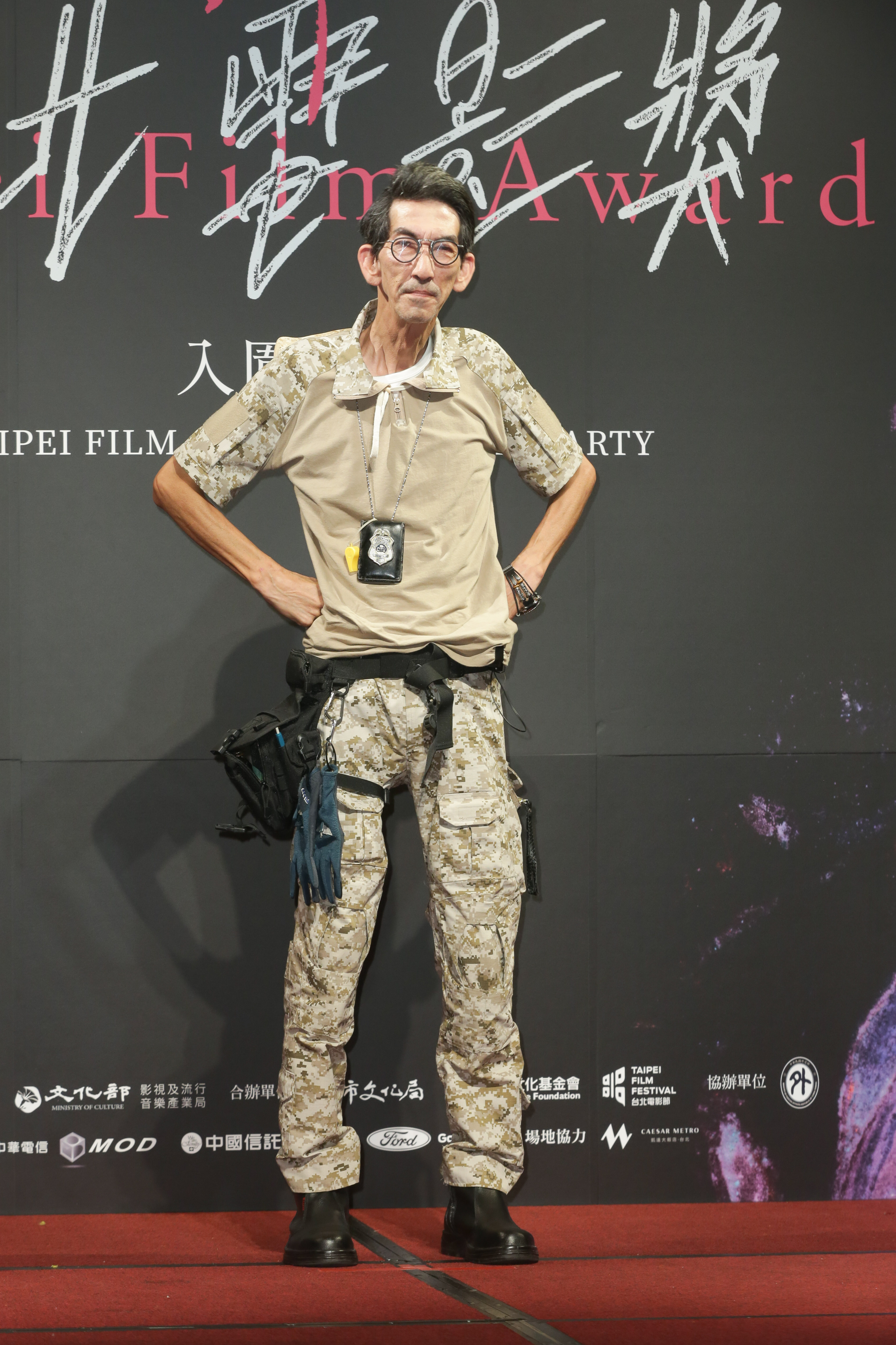 短片《老人與狗》入圍最佳男主角的車保羅,打扮成香港CTU衝鋒隊。