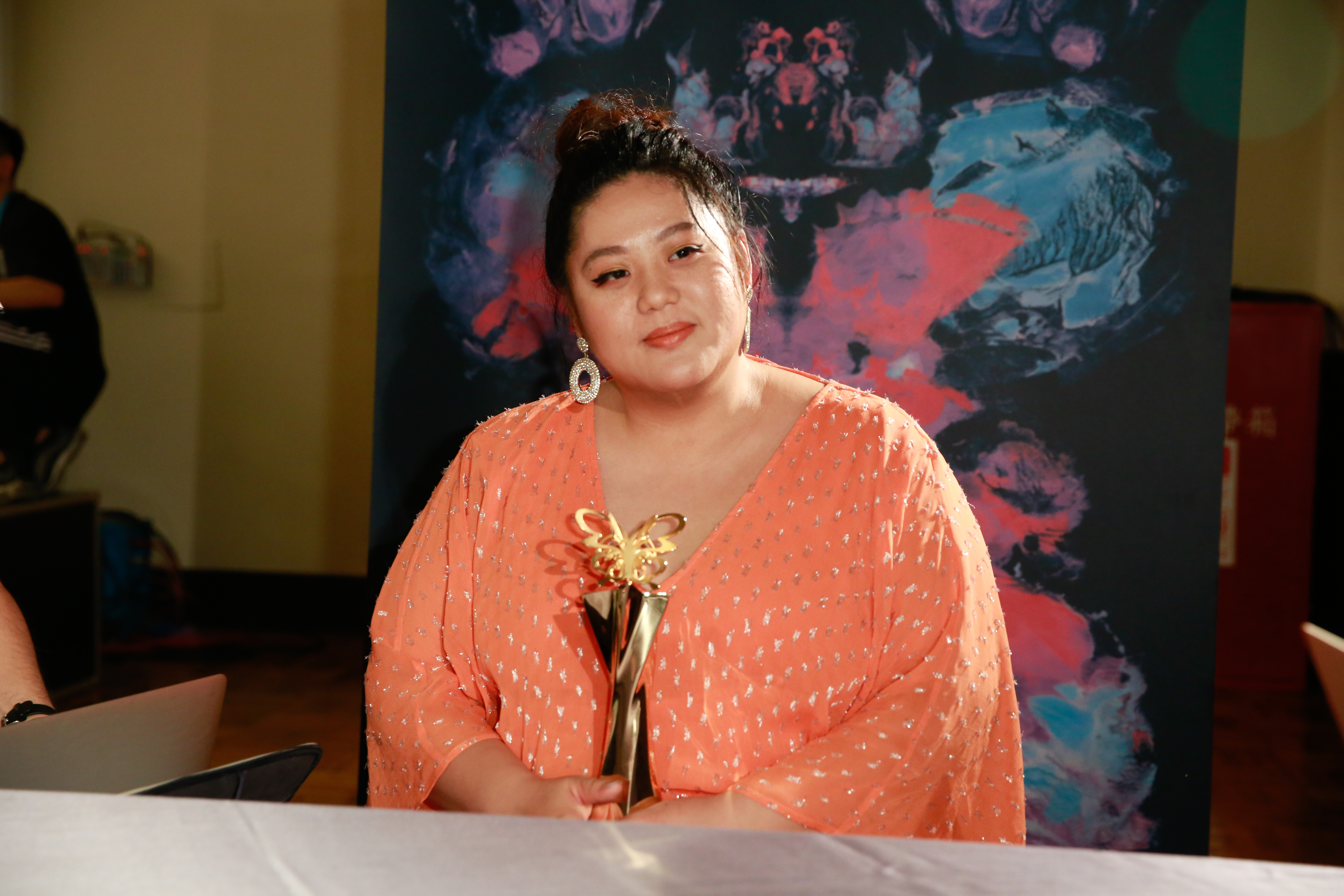 拿到最佳新演員，直到現在還沒有經紀人的蔡嘉茵，覺得是該找個經紀人的時候了。 