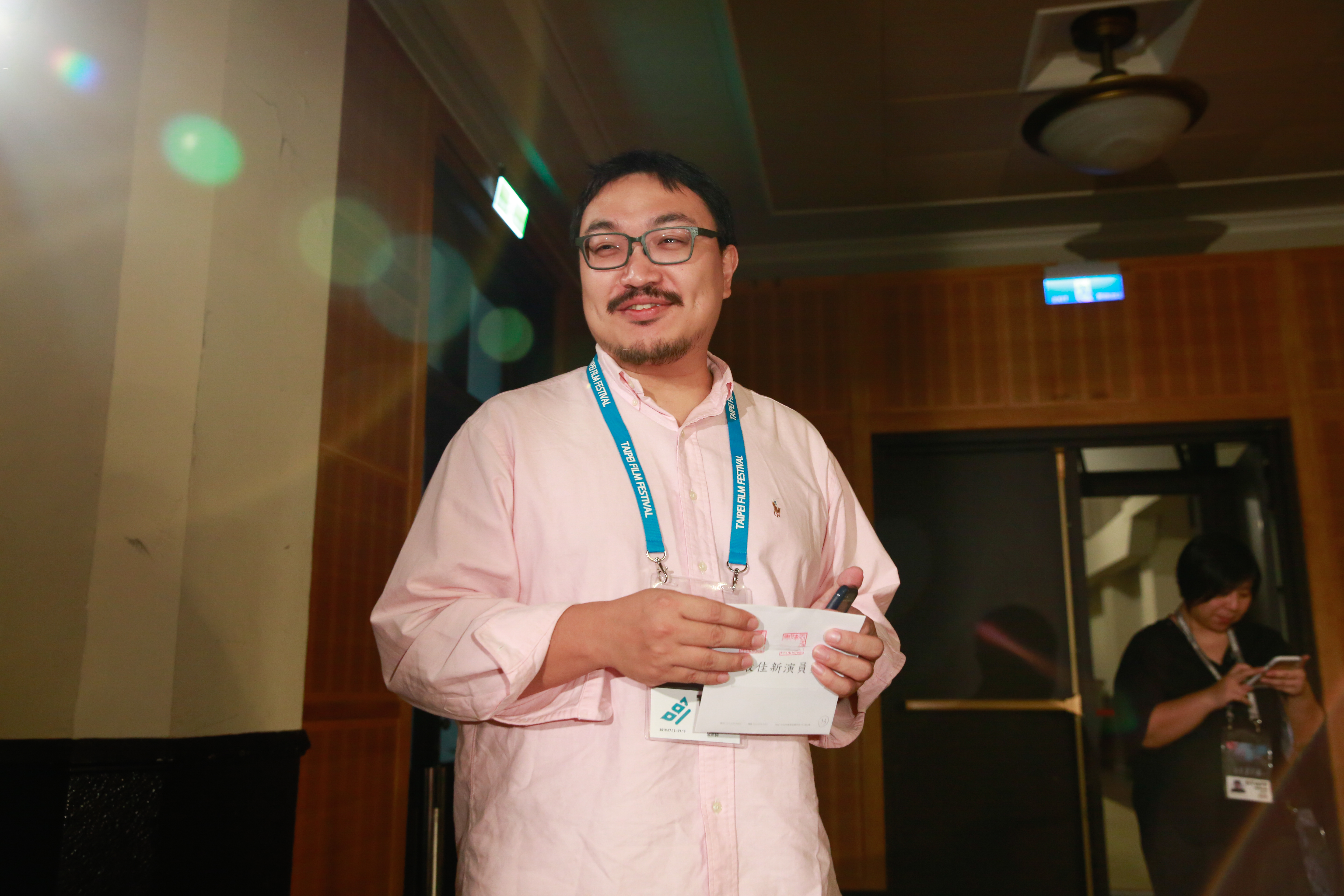 蔡嘉茵的男友是舞台劇導演，交往兩三年，一直默默陪在她身後打點事情。 