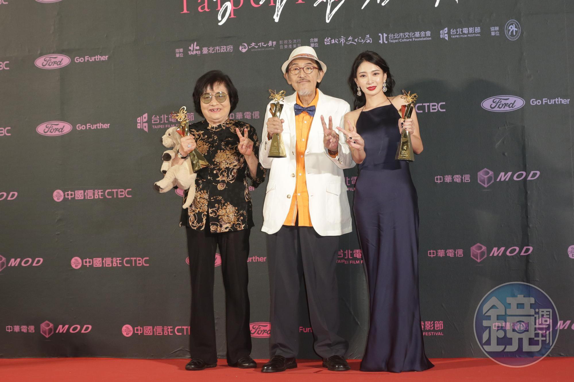 台北電影獎首次頒出演技獎雙黃蛋,劉引商與李亦捷並列影后,與影帝小戽斗合影。