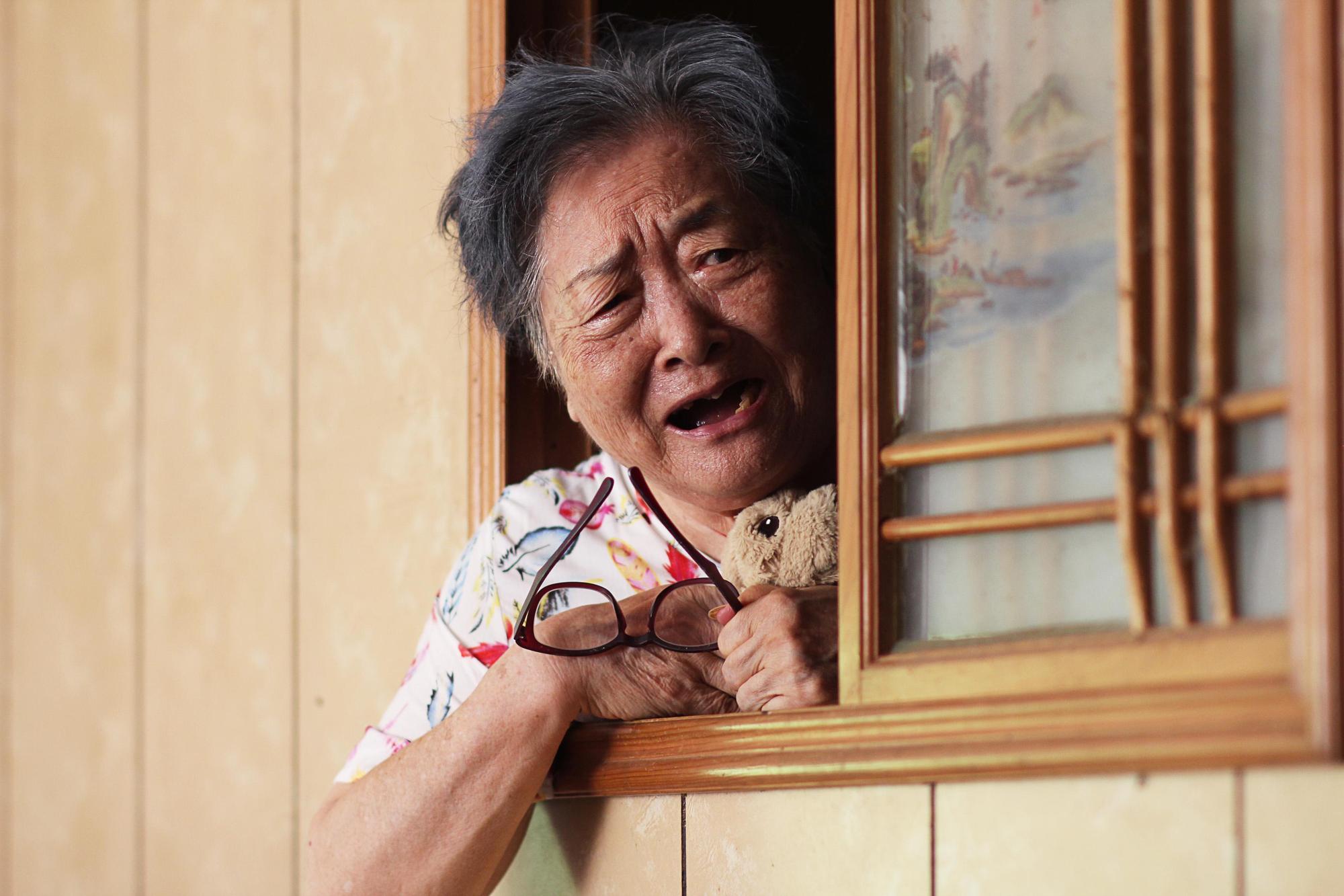 劉引商在短片《帶媽媽出去玩》飾演罹患老人癡呆症的老人,在兒女眼中非常麻煩,但自己卻像個小孩一樣天真,對一切的麻煩渾然不知。(台北電影節提供)