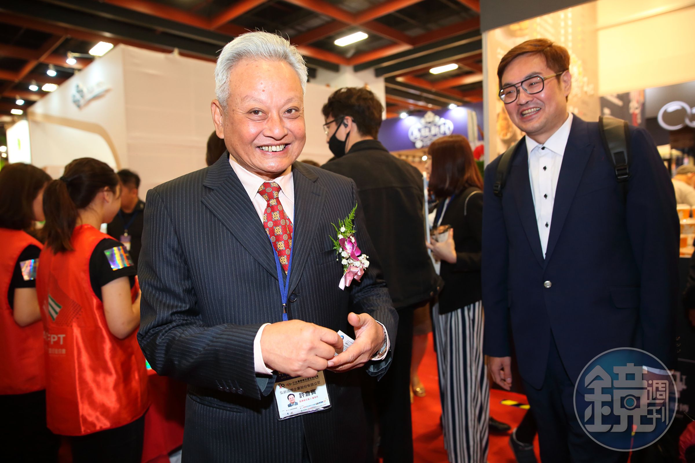 許倉賓（左）的兩個兒子目前都已進入自家企業工作，長子許博政（右）留守台北，常陪同或代表父親出席活動。