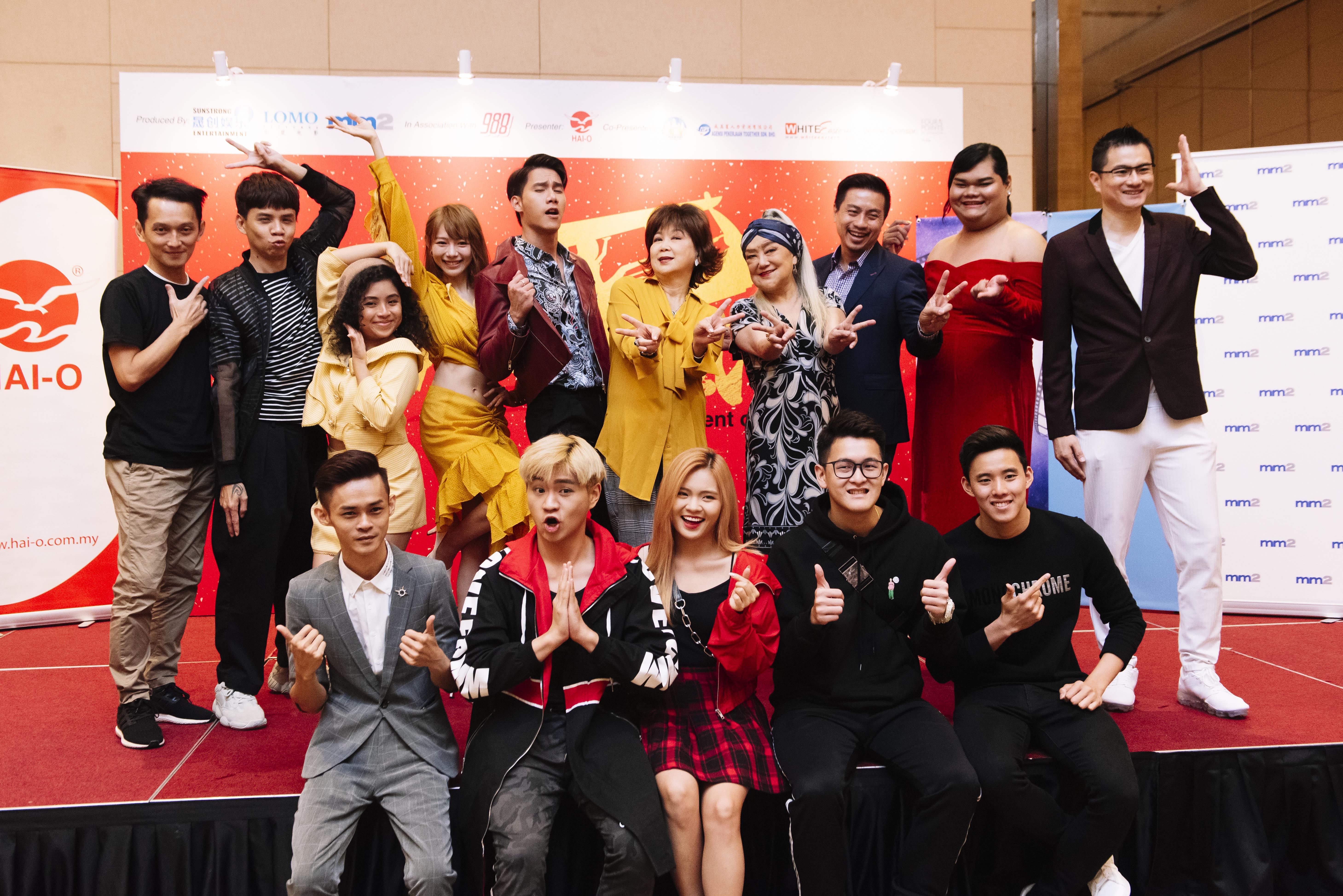 2020 爆笑瘋狂喜劇《新年泰瘋狂》在馬來西亞舉辦記者發佈會，主要八位演員林明禎、吳旭東、朱咪咪、劭音音、陳鋒、Happy Polla、溫力銘、鄭銹金盛裝出席。（樂盟電影公司）
