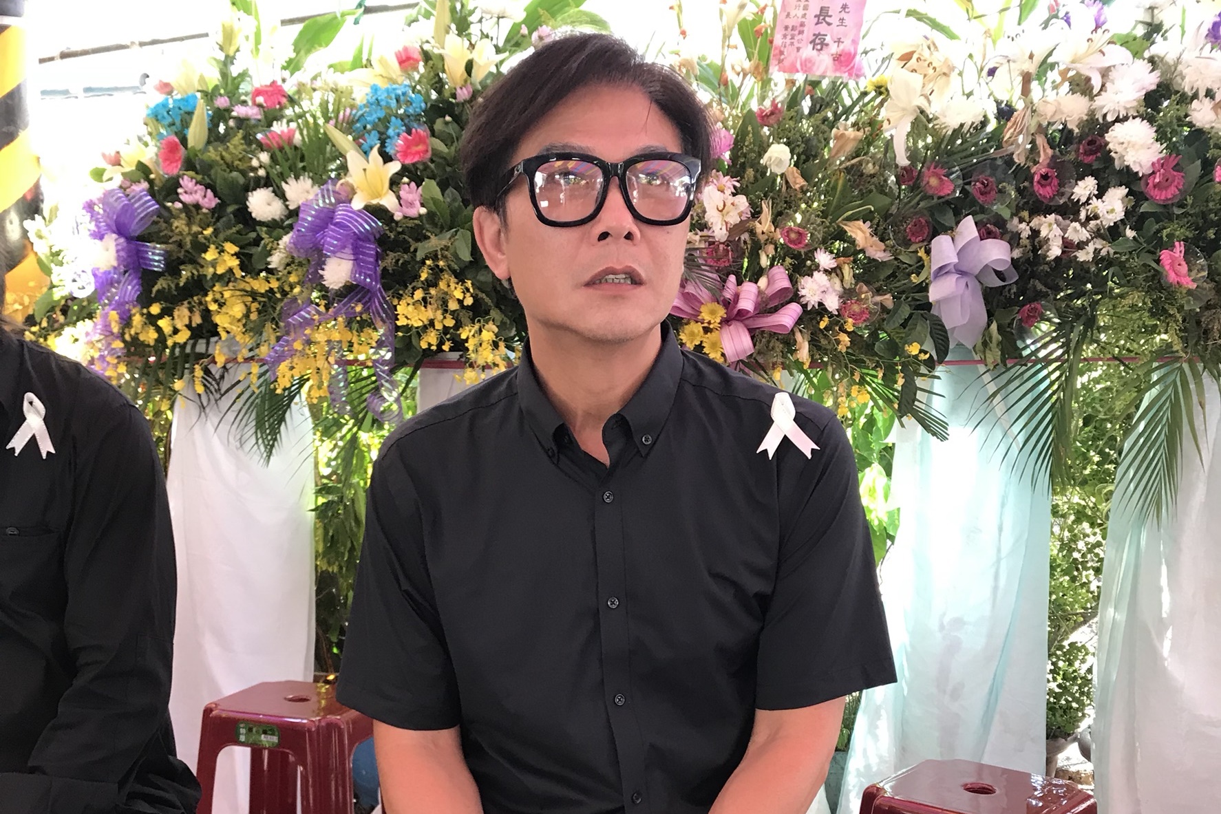 錢小豪從香港搭機來台,上午十點抵達台東,親自送別陳爸。(紅心字會)