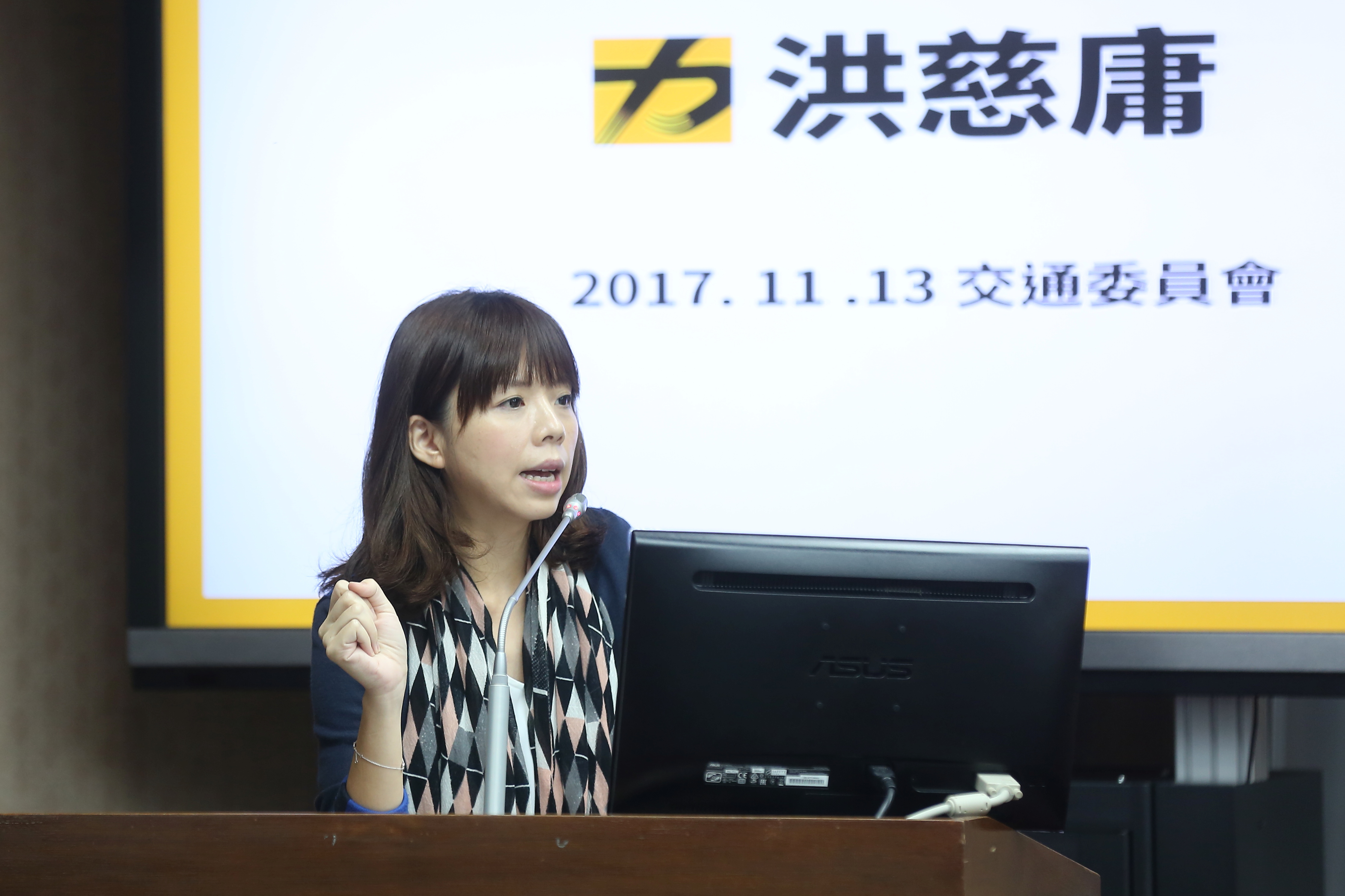 時代力量立委洪慈庸表示，希望黃國昌可以和黨內夥伴好好對話。