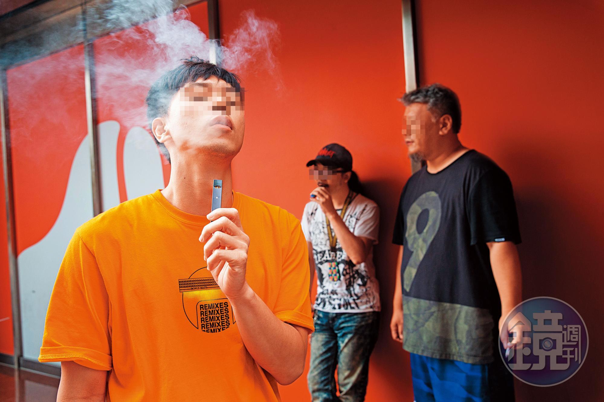 新興菸品加熱菸、電子菸推陳出新，我國尚未開放進口，卻已走私頻傳、四處氾濫，每年政府少收菸捐稅40億元。