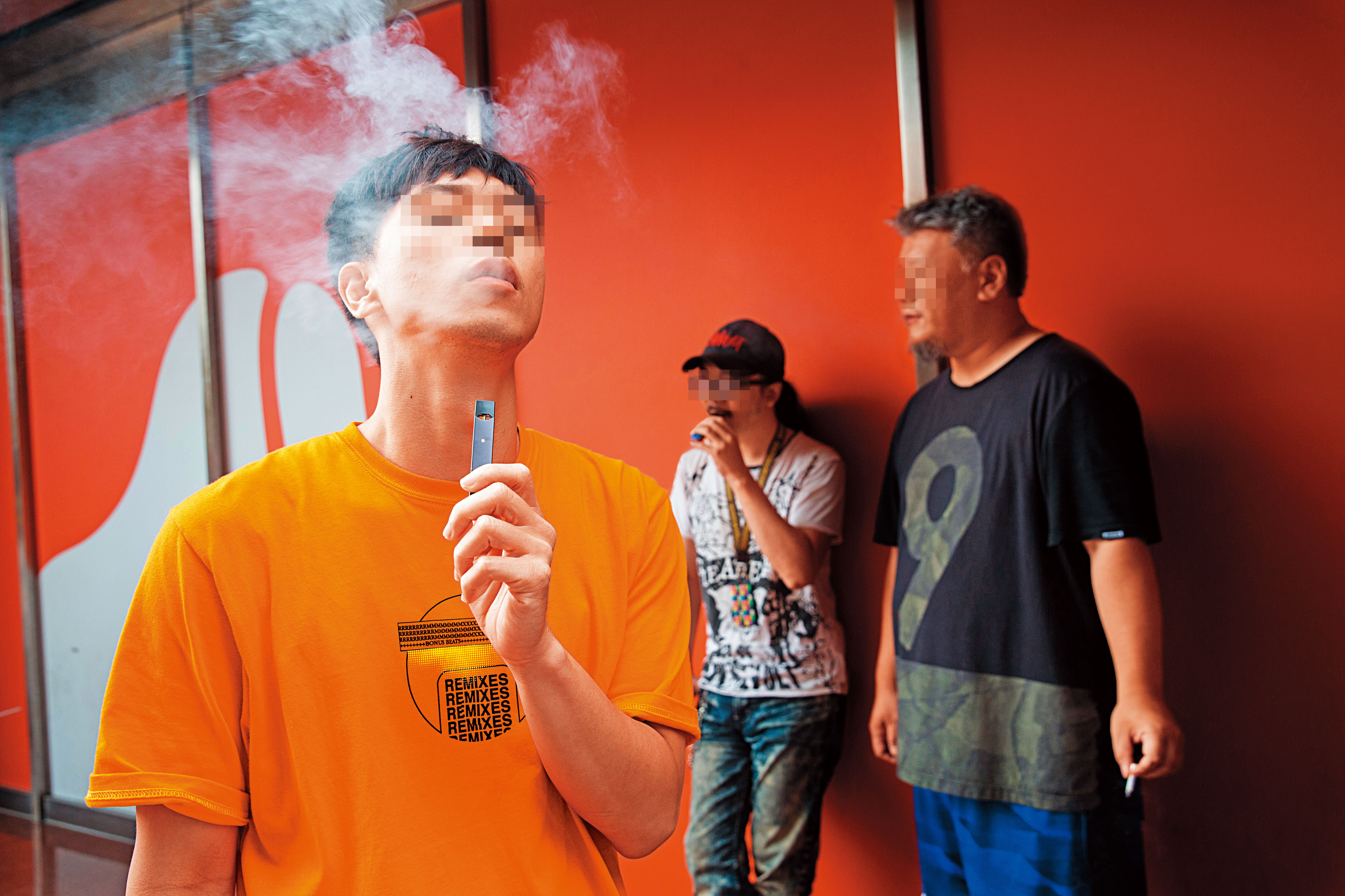 新興菸品加熱菸、電子菸推陳出新，我國尚未開放進口，卻已走私頻傳、四處氾濫，每年政府少收菸捐稅40億元。