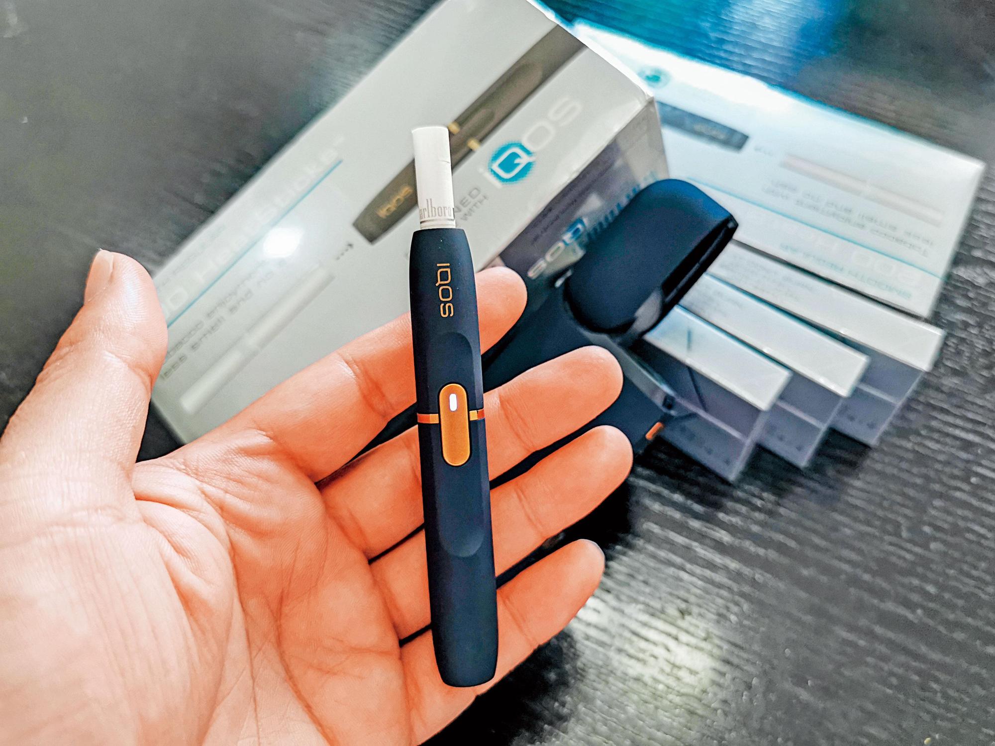 電子式菸品分為菸油式的電子菸、菸草再製式加熱菸(圖)。(東方IC)