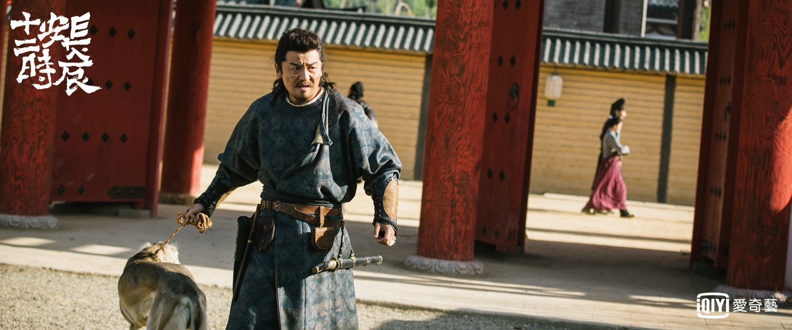 雷佳音於該劇中飾演死囚，受易烊千璽委託限時搶救長安城。（愛奇藝台灣站）