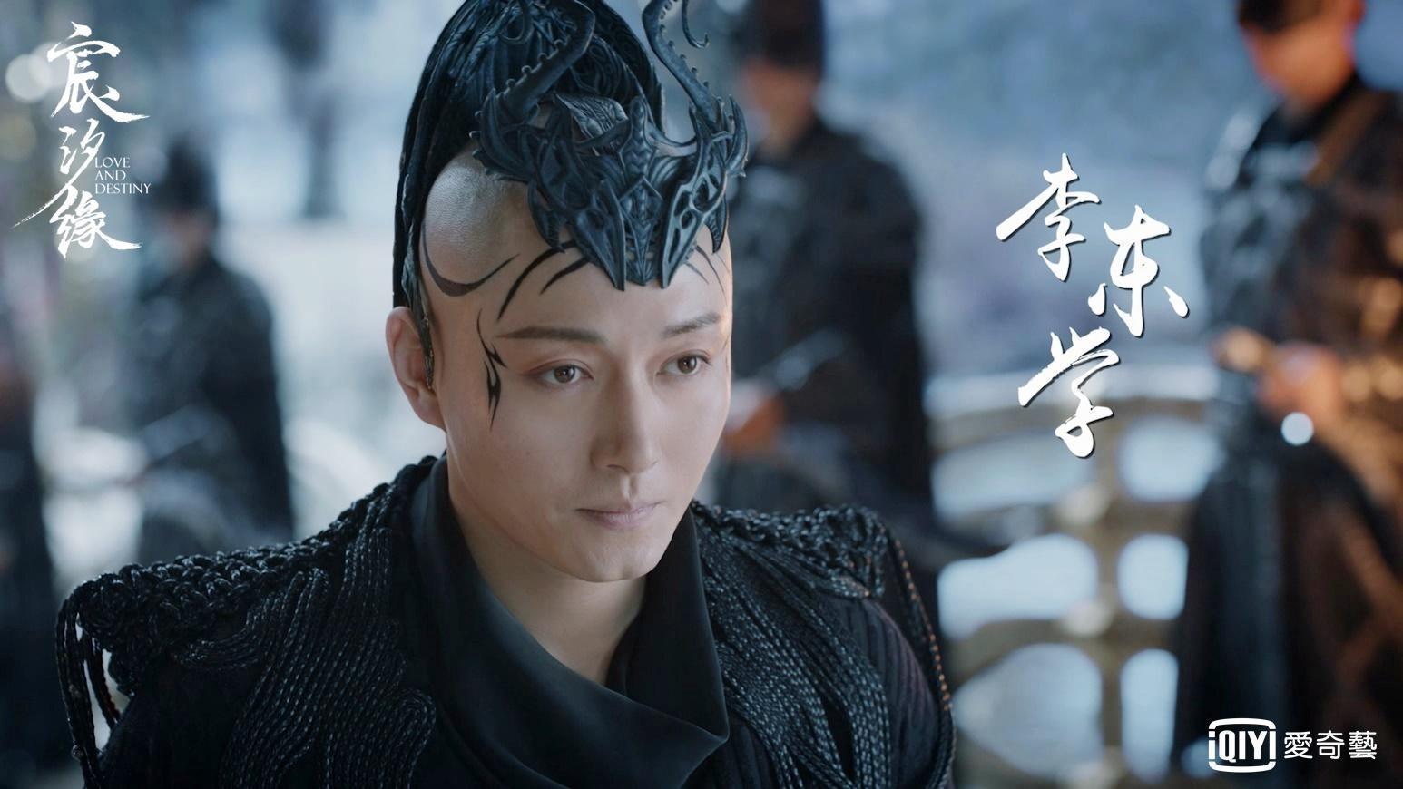 李東學在《甄嬛傳》中飾演深情的果郡王，如今他在《宸汐緣》中以光頭入鏡。