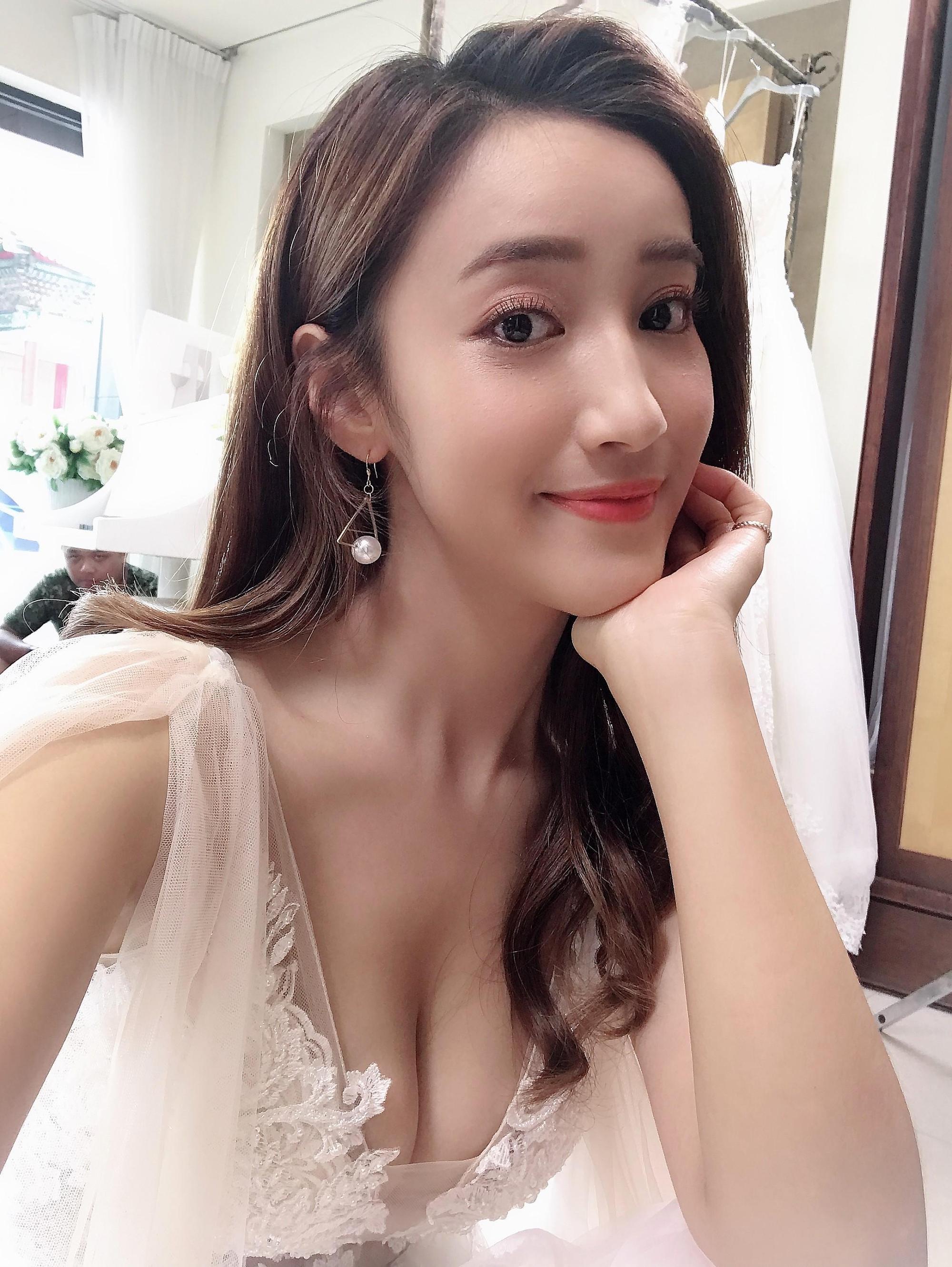 夏宇禾表示,這樣深V婚紗是她從影最大尺度。(民視提供)