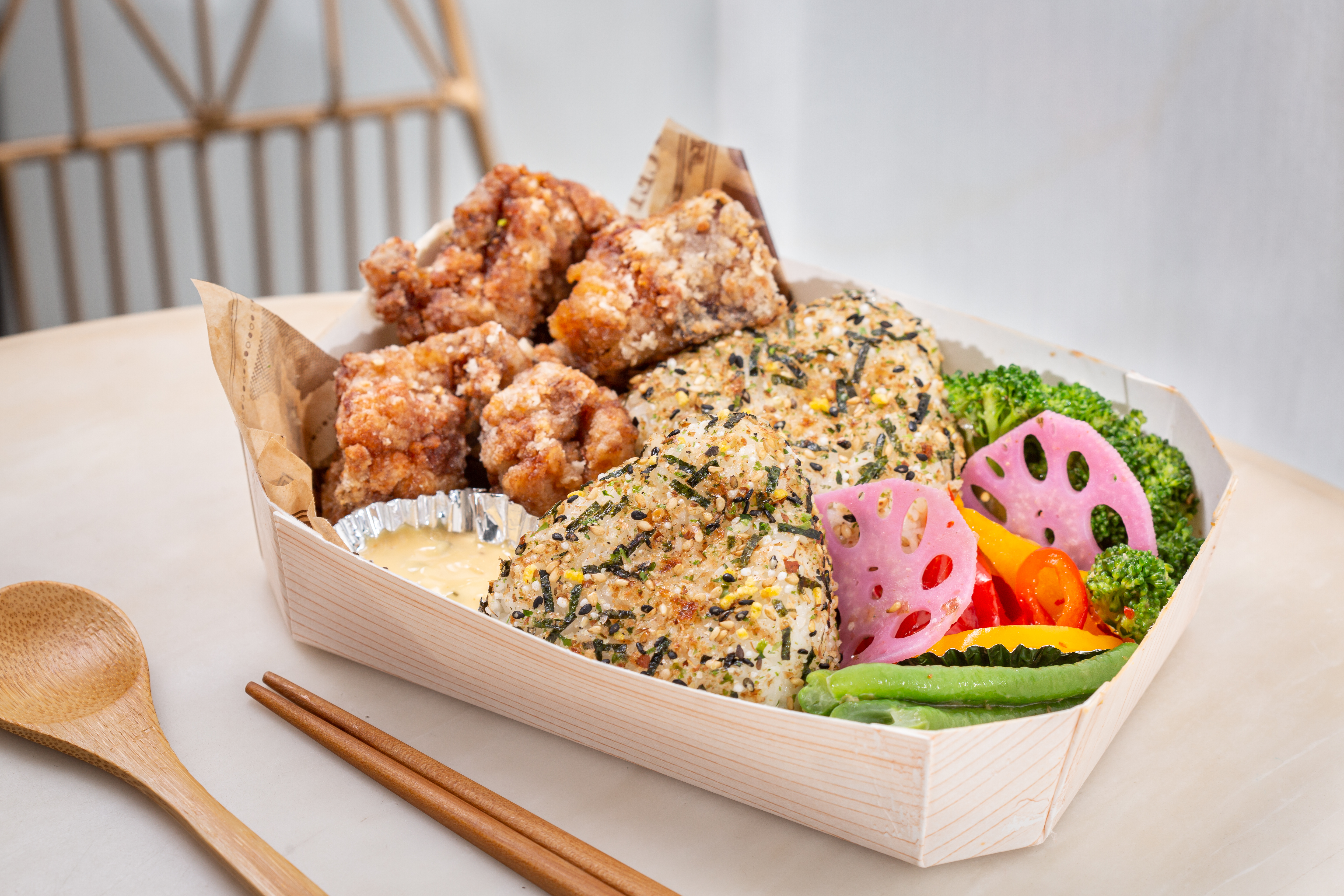 「讚屋日式便當」可依客人預算、需求製作盒餐。