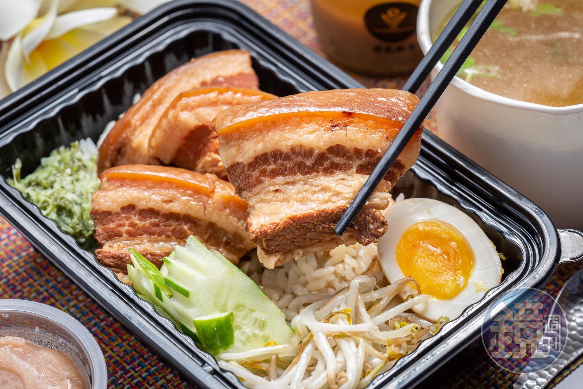「老滷控肉飯」三層肉的油脂化口不膩,肉質嫩軟不柴,尾韻有辛香料氣味。(120元/份)