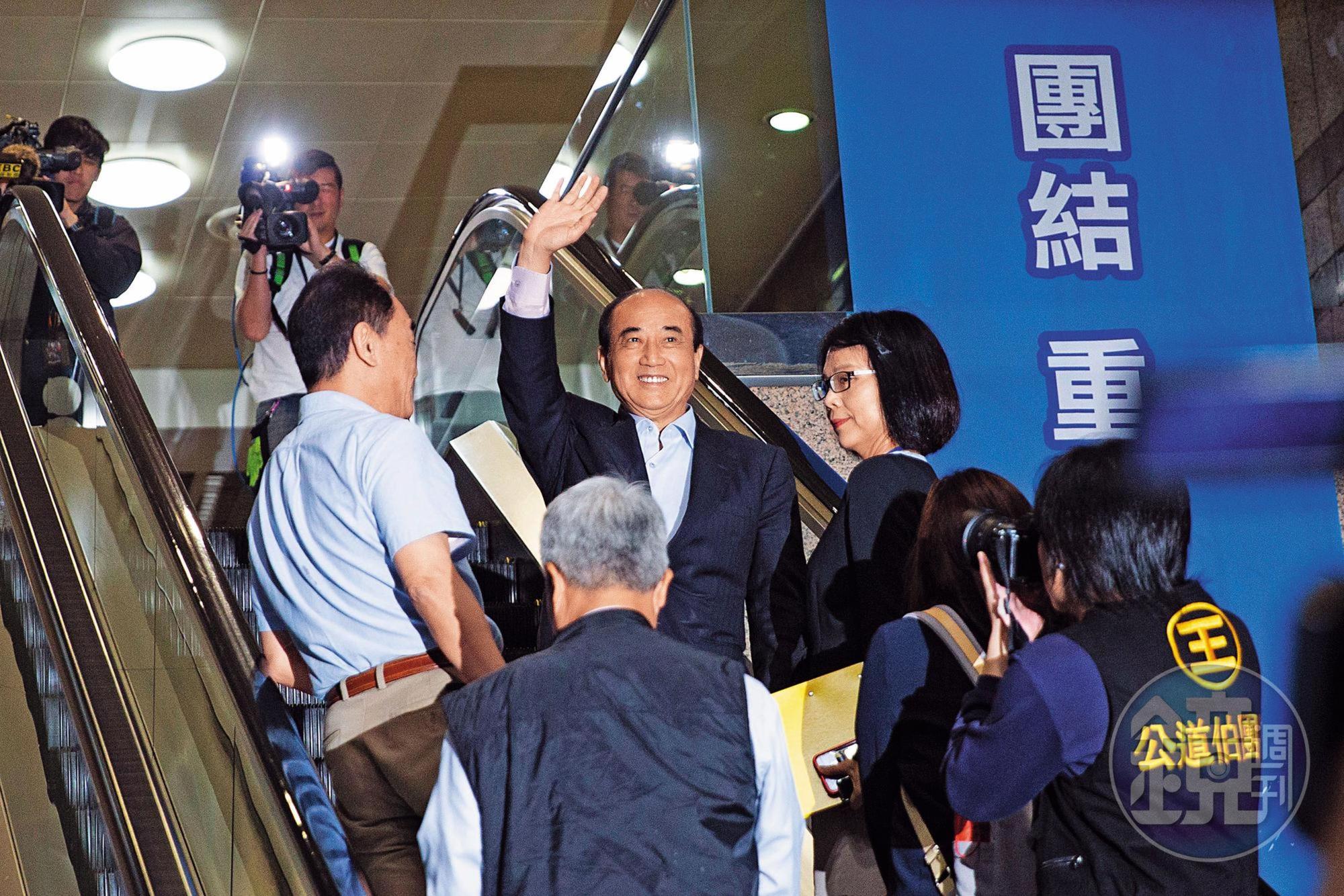 王金平過去感嘆三山造勢船過水無痕,如今韓國瑜出線,是否不計前嫌挺韓,備受關注。
