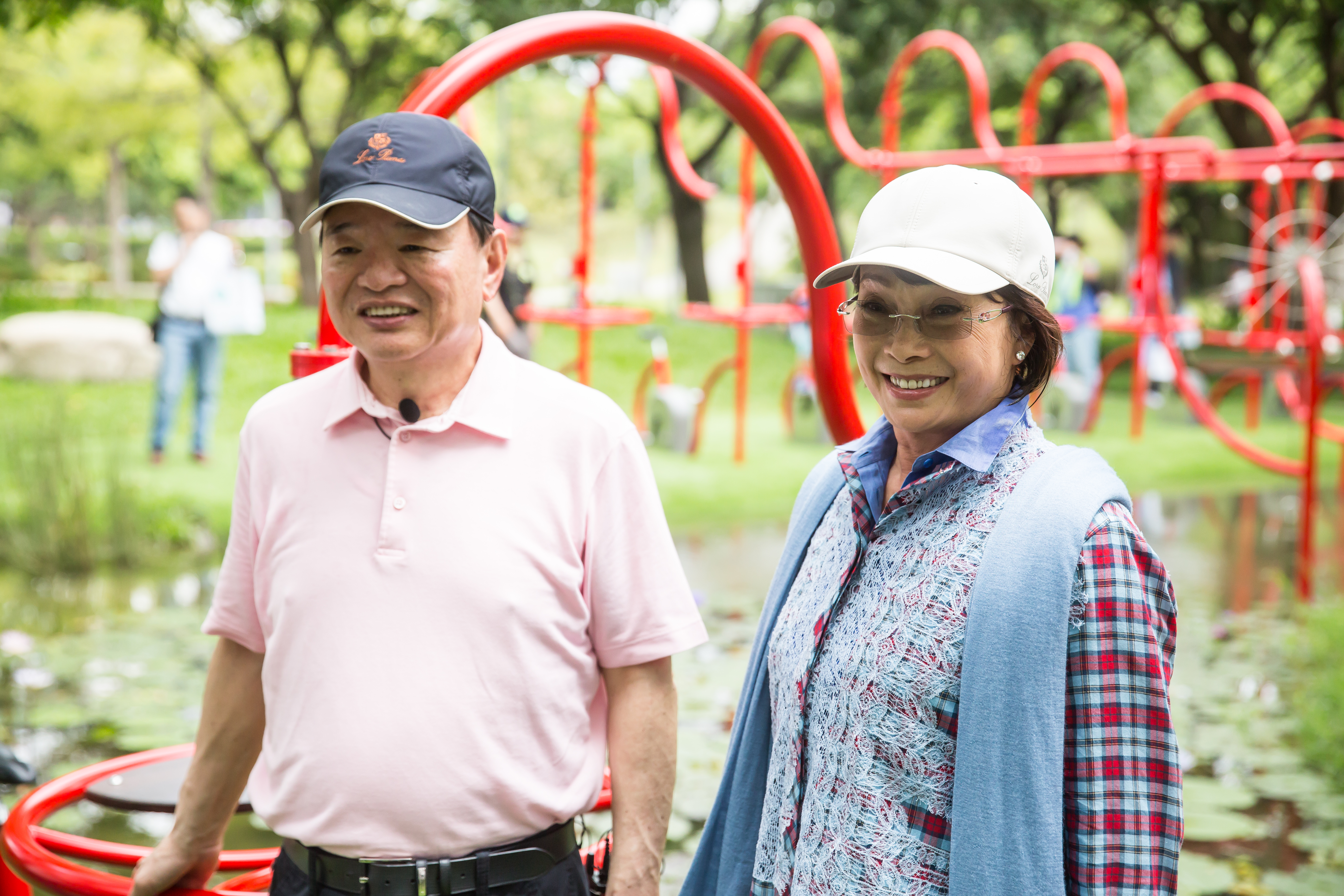 林敏雄與妻子藍毓文時常出席公益活動。