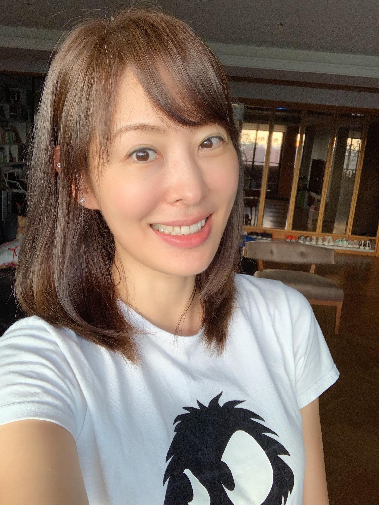 賈永婕被爆嫌棄陳珮騏「太本土」,而要求廠商撤換廣告文宣,但她否認。(翻攝自賈永婕臉書)