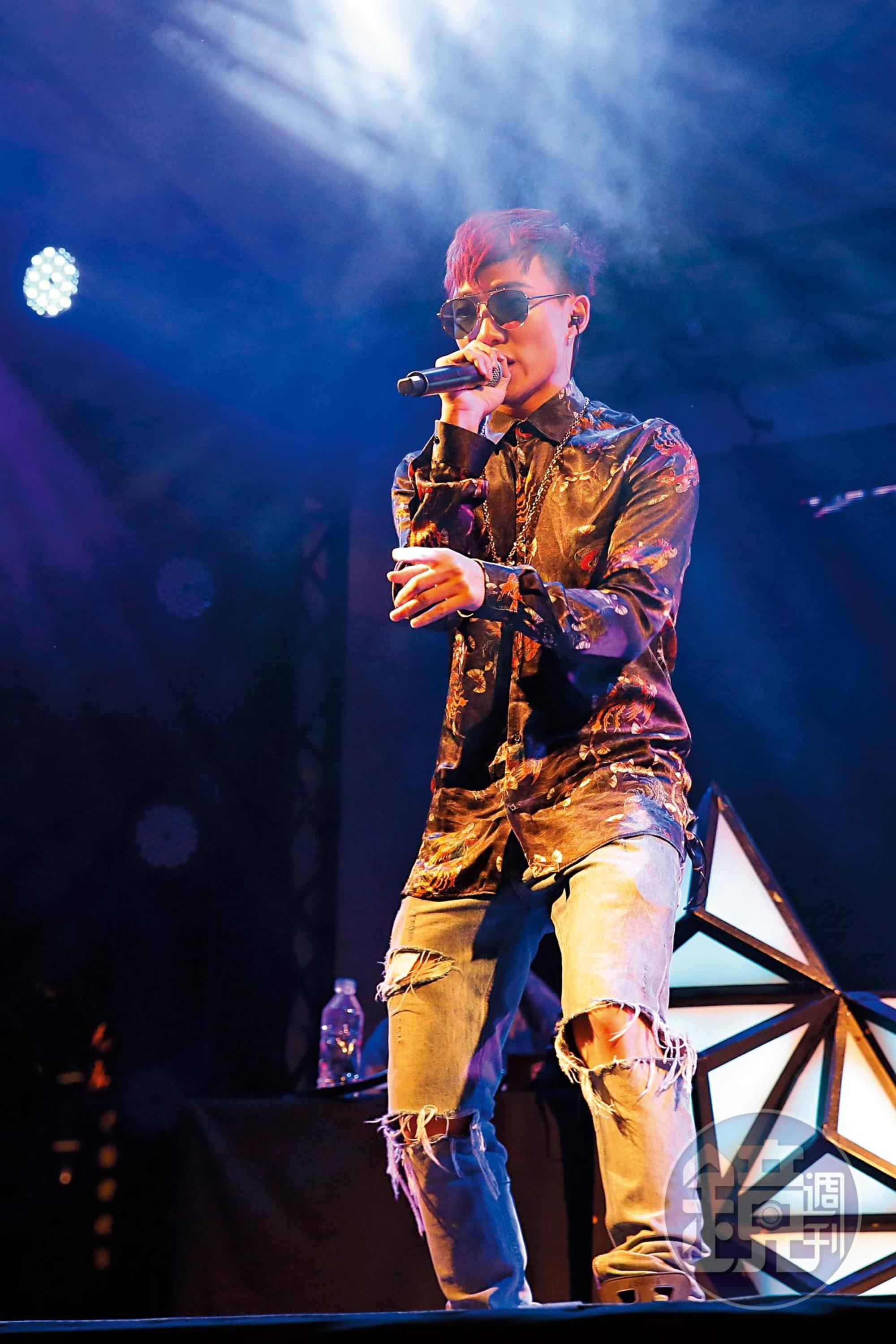 前男友是知名球星,新男友是金曲最佳新人,Angelina的獵男眼光很神準。