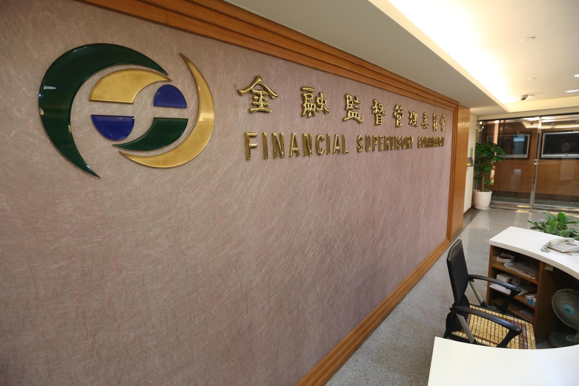 ETN除吸引小資族,金管會近來也打算開放銀行和保險業投入,可望活絡台股。