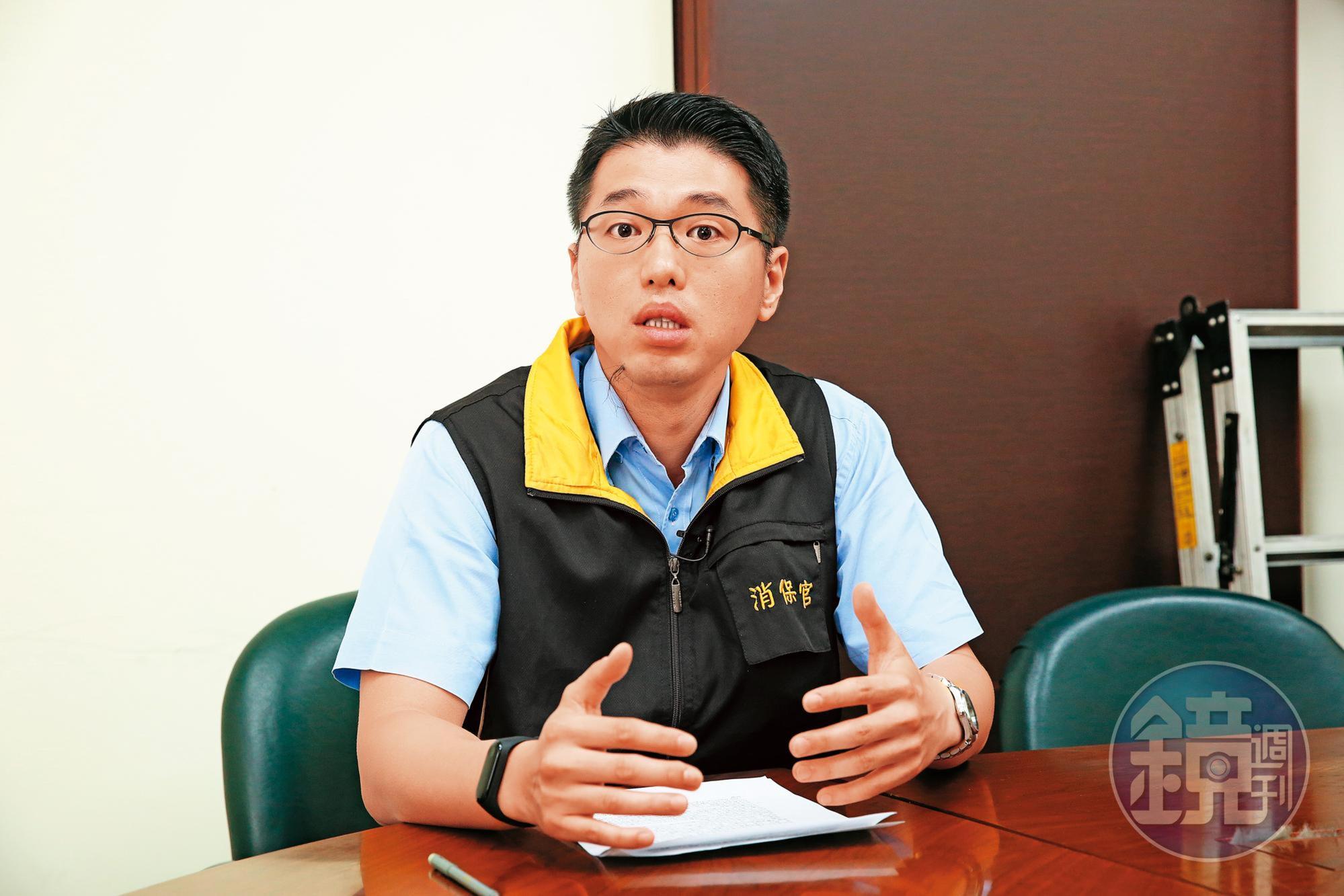 行政院消保官黃國源提醒民眾勿聽信業務銷售手法,就直接刷卡簽約。