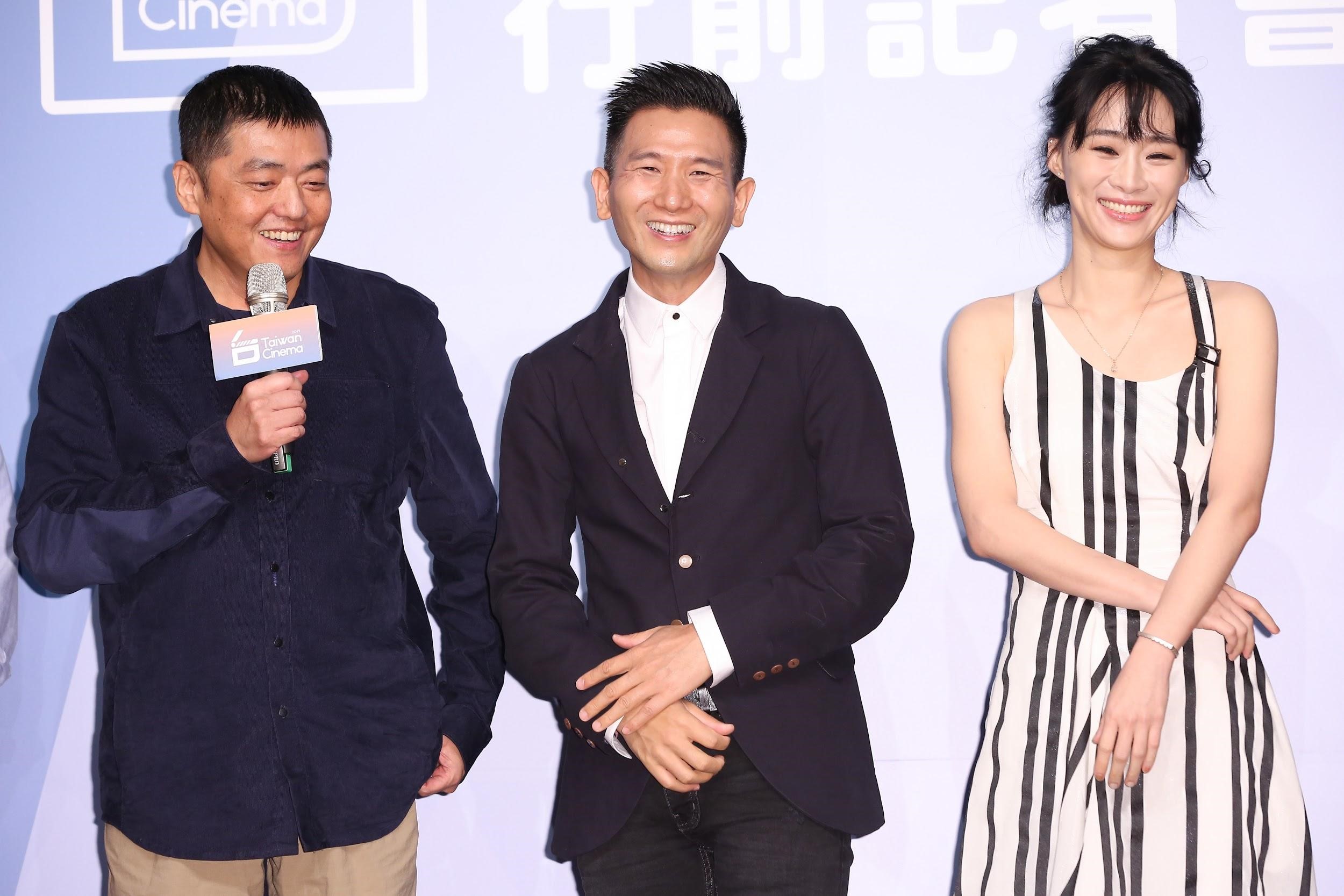 音樂人林強（左）為趙德胤執導的《灼人秘密》配樂，過程充滿挑戰，右為編劇、主角吳可熙。（本刊資料照片）