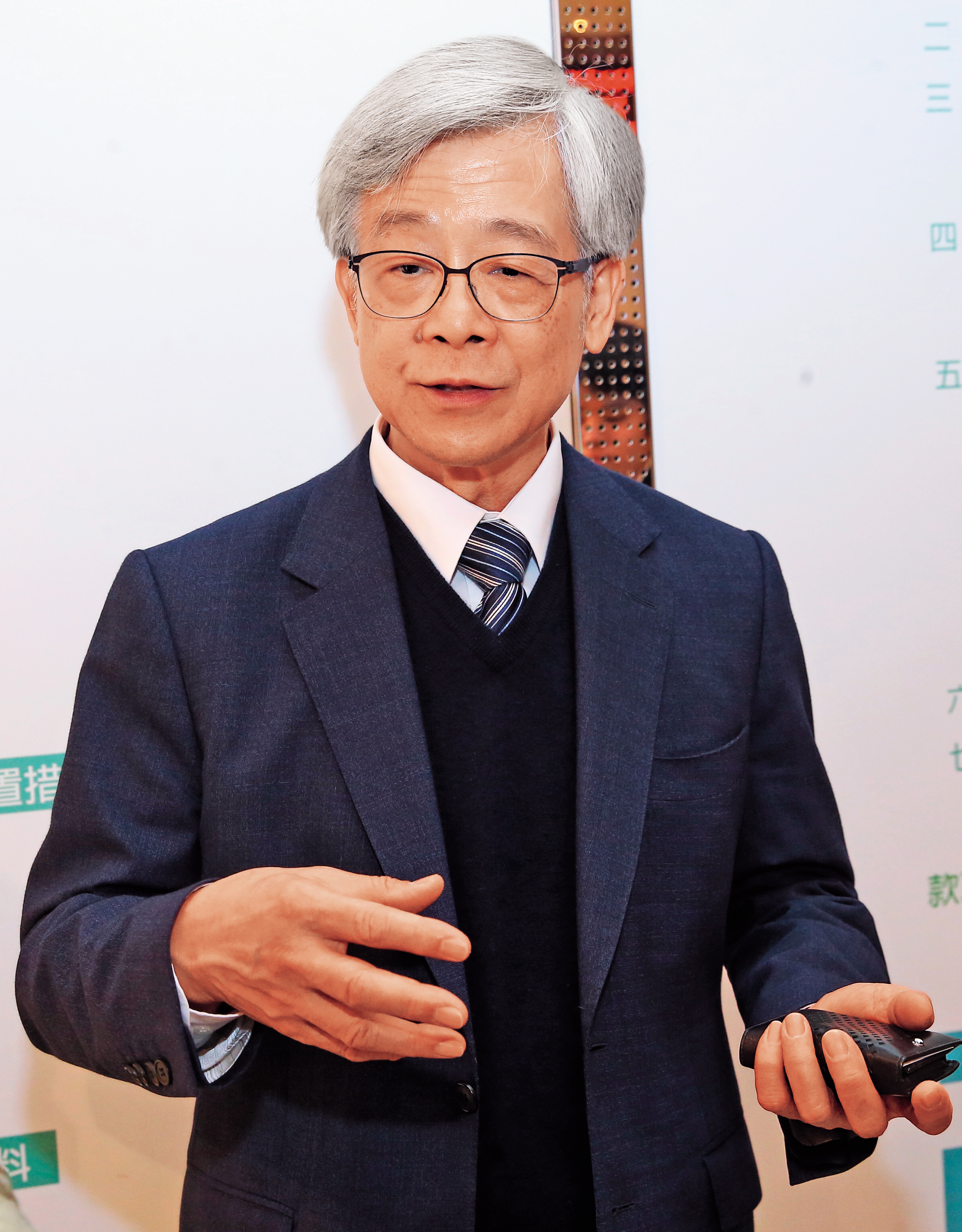 蔡錫奇身兼春源鋼鐵及新鋼工業等2家上市公司董事長,4年前向基泰建設買豪宅驚傳被騙,消息在營建業傳開。(聯合知識庫)