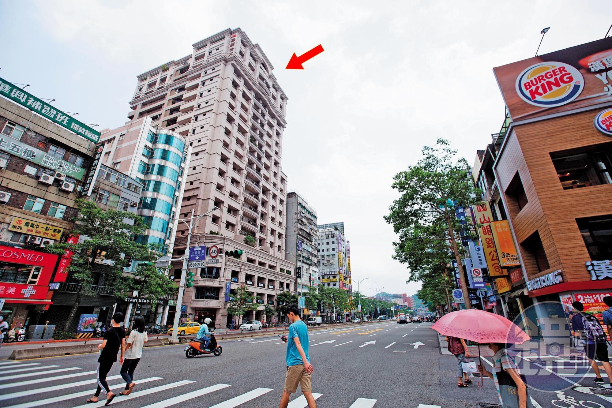「基泰台大」(箭頭處)座落北市羅斯福路上,是基泰建設推出的豪宅鉅作。