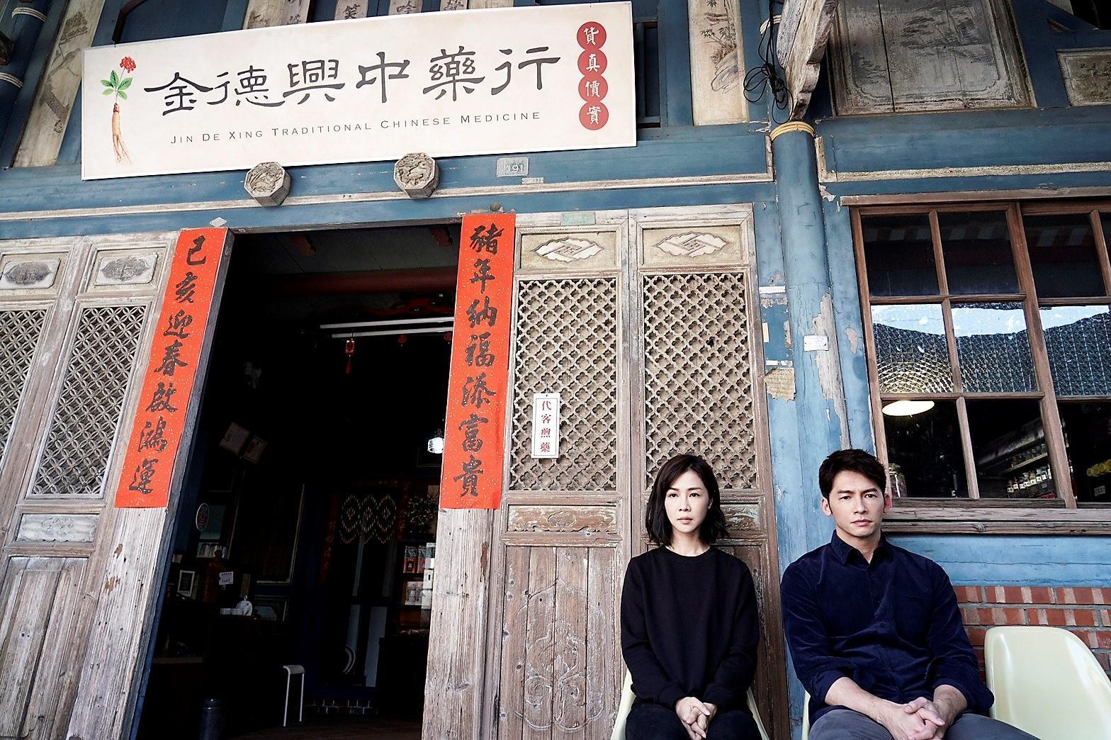 在《俗女養成記》謝盈萱、溫昇豪飾演男女朋友。（華視提供）