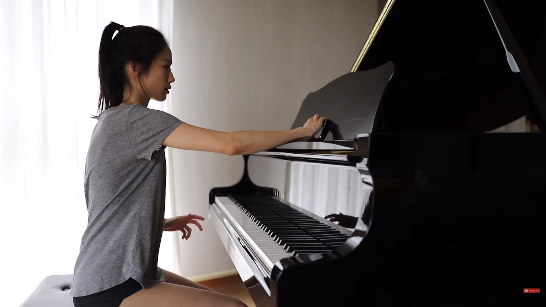 富邦金董事長蔡明興的兒媳鄭舒秦當網紅不過癮，還自導自演科幻影集。（翻攝自Annie Jeng臉書）