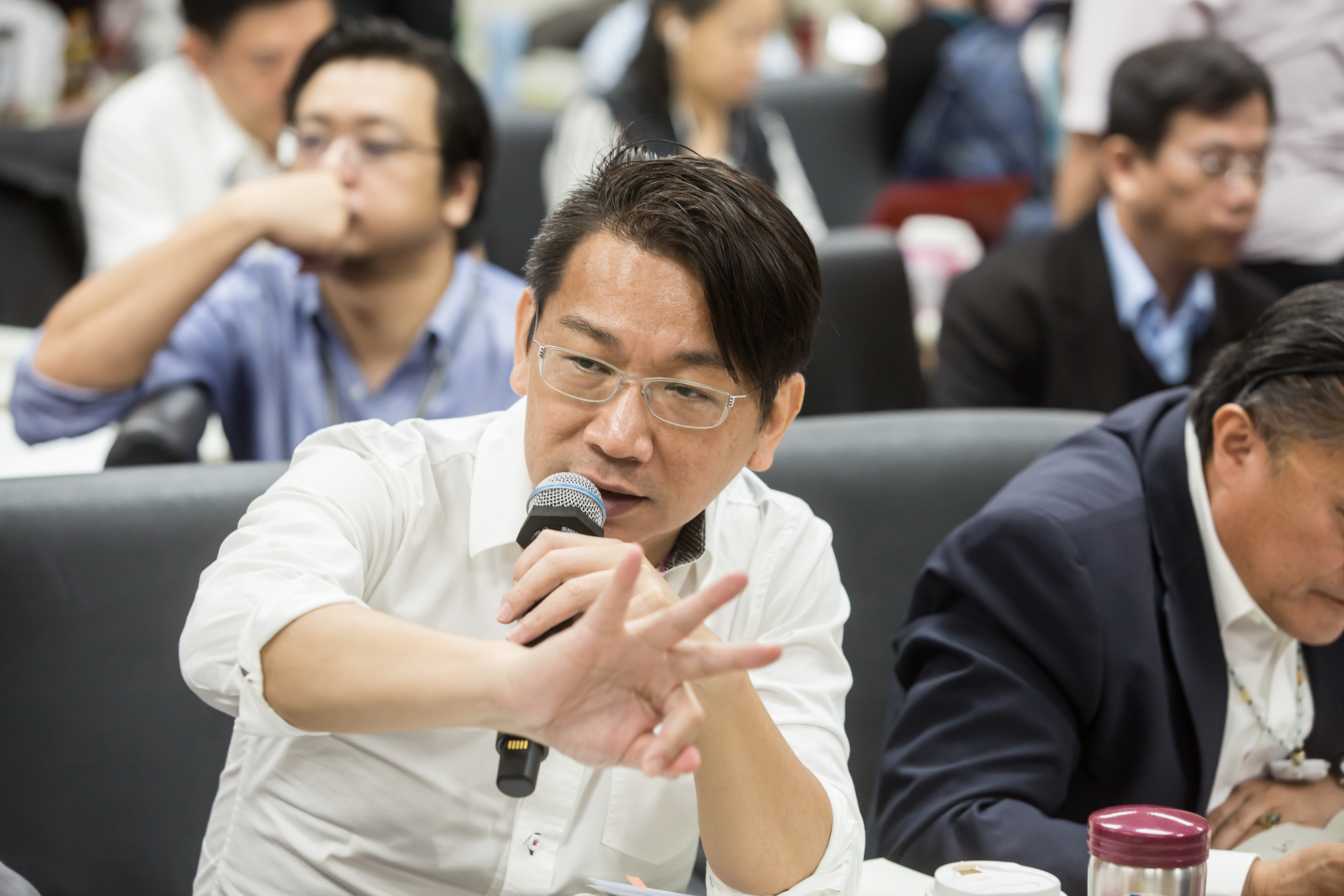 時代力量立委徐永明提案，禁止民選公職人員帶職參選。