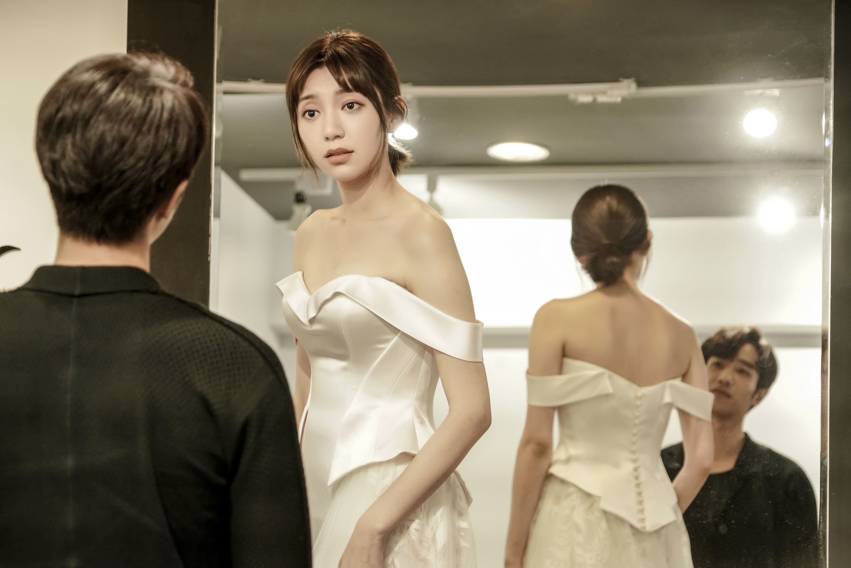 郭雪芙穿上白色婚紗，透露理想中的婚禮想在海邊。（八大提供）