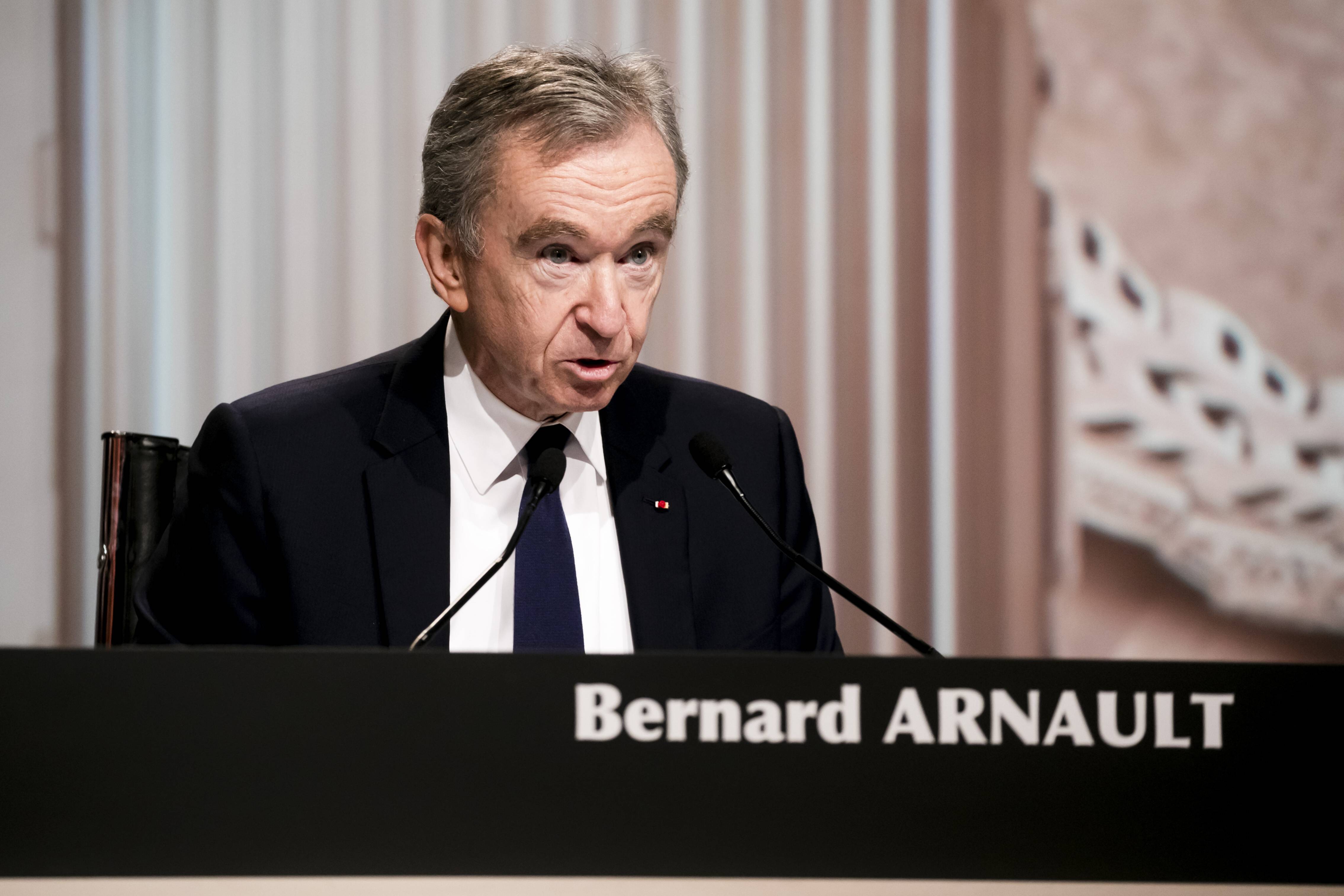 LVMH執行長阿爾諾擠下比爾蓋茲，榮登「彭博億萬富豪榜」第二名。（東方IC）