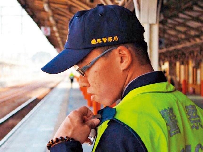 台鐵警察李承翰英勇殉職，銓敘部確定通過依因公殉職最高等級辦理。（翻攝畫面）