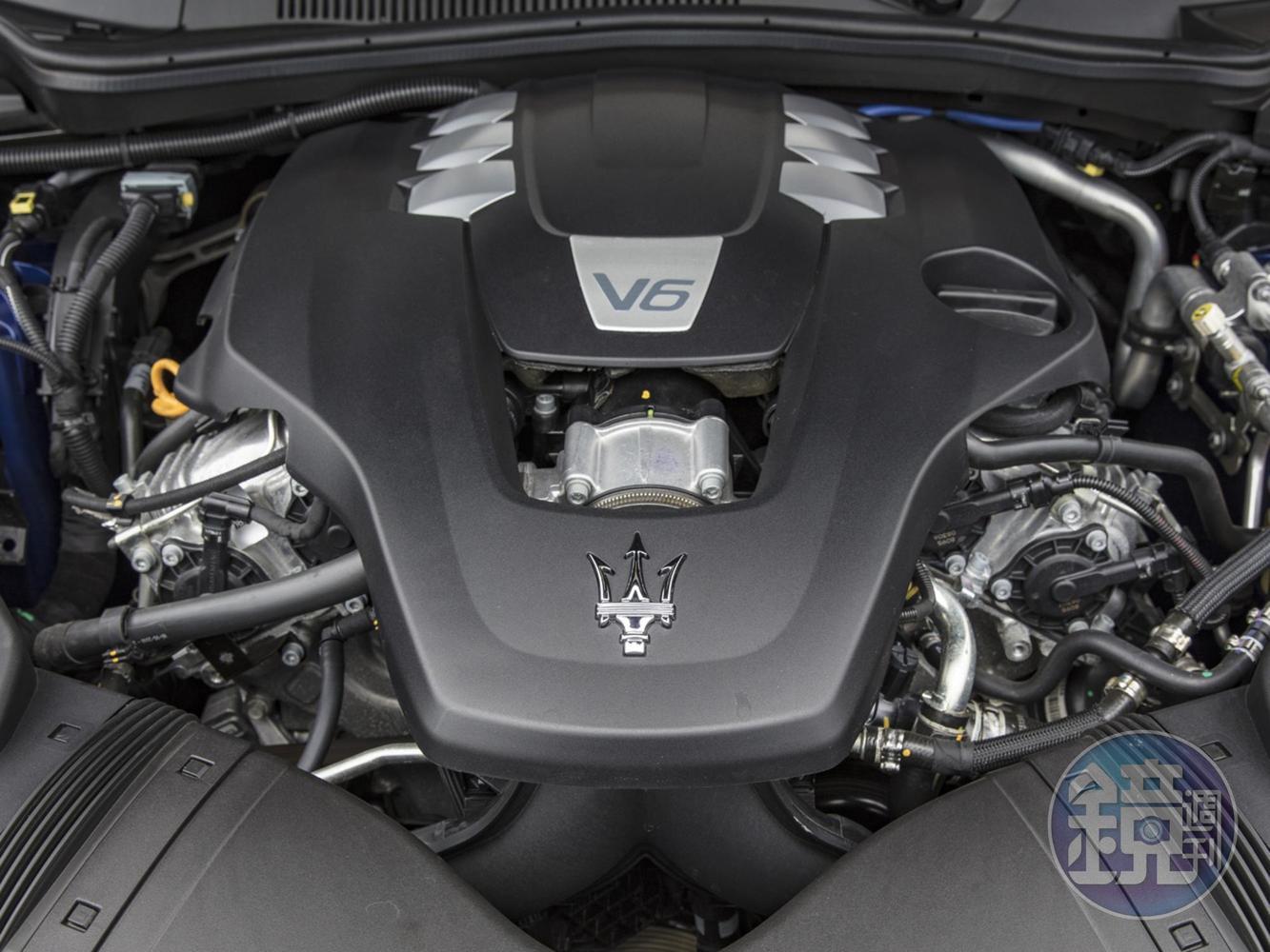 Ghibli GranSport搭載MASERATI與FERRARI合作開發的3.0升V6雙渦輪增壓缸內直噴汽油引擎。