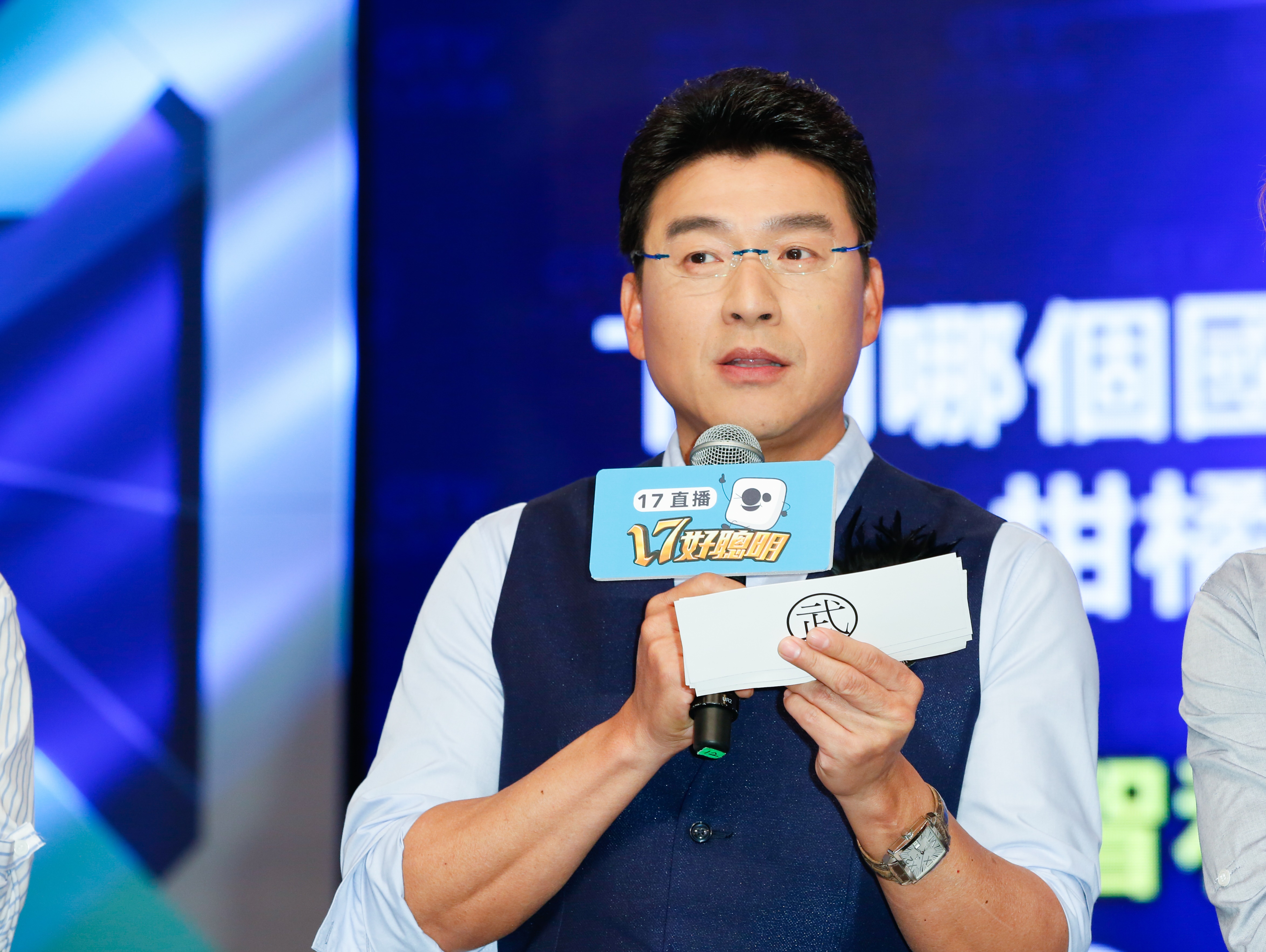 知名律師謝震武因外型帥氣、口才反應極佳，成為各政論與益智節目愛用主持人。