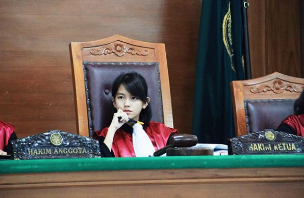 Leanna Leonardo澄清並非真正的法官，目前正準備司法考試，實踐成為檢察官的夢想。（翻攝Instagram）