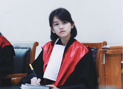 Leanna Leonardo去年在社群媒體曬校內實習法庭的照片，最近在網路上爆紅。（翻攝Instagram）