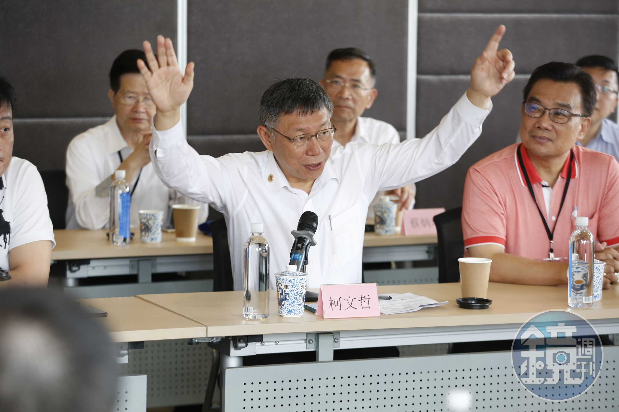 柯文哲開砲藍綠， 直言「台灣只有『草包』跟『菜包』可以選擇，實在是真糟糕。」