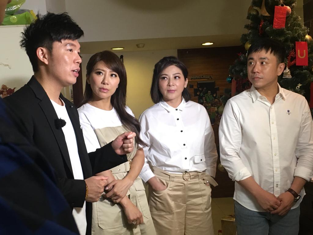 《風水！有關係》前往小彬彬（右）住處，風水老師湯鎮瑋（左）提醒他家中應該要改善的地方。（緯來提供）