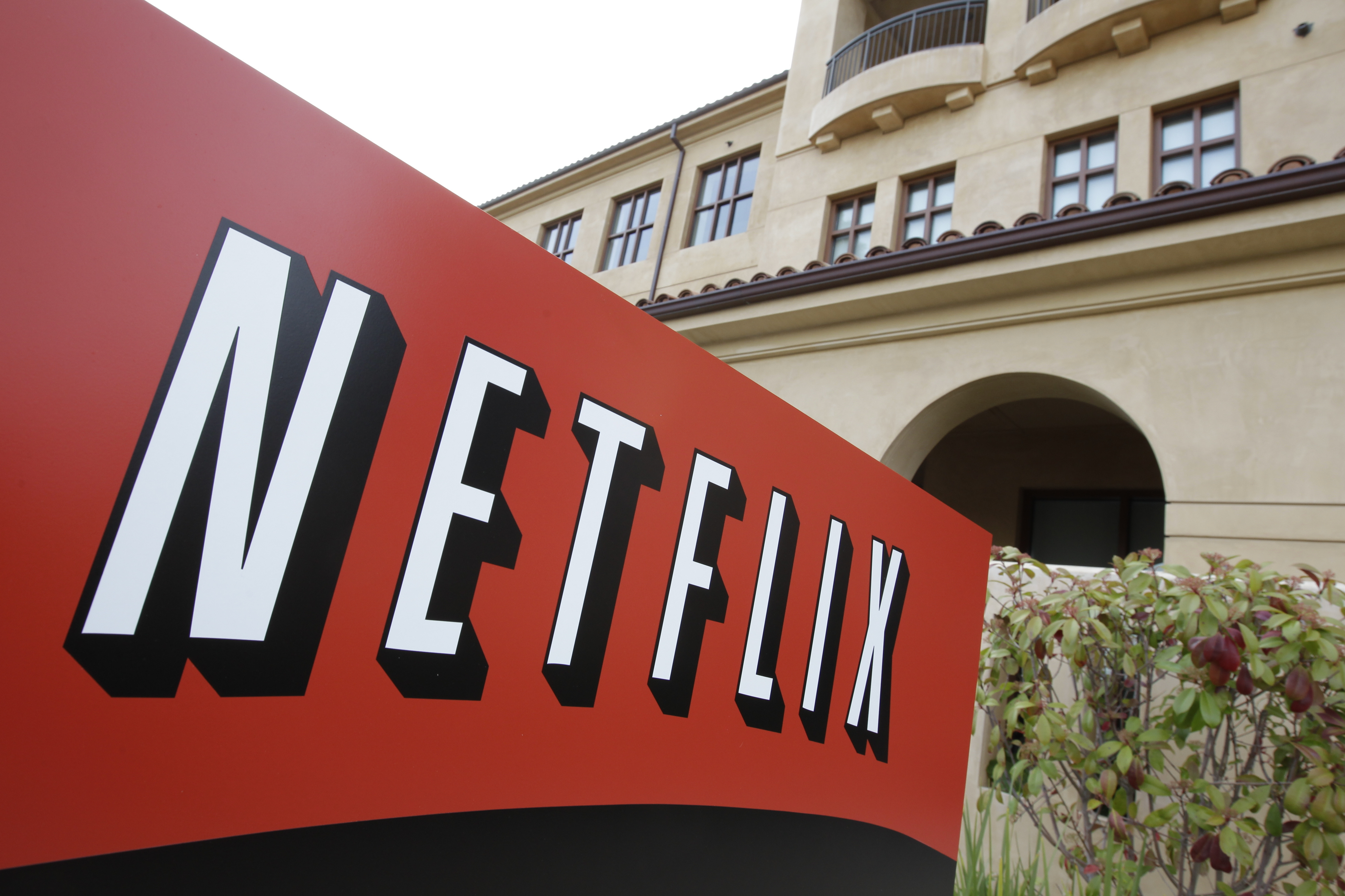 投資人擔憂美股企業財報表現，全球影音串流巨擘Netflix因第2季訂戶數意外下滑，股價一度暴跌10%。（東方IC）