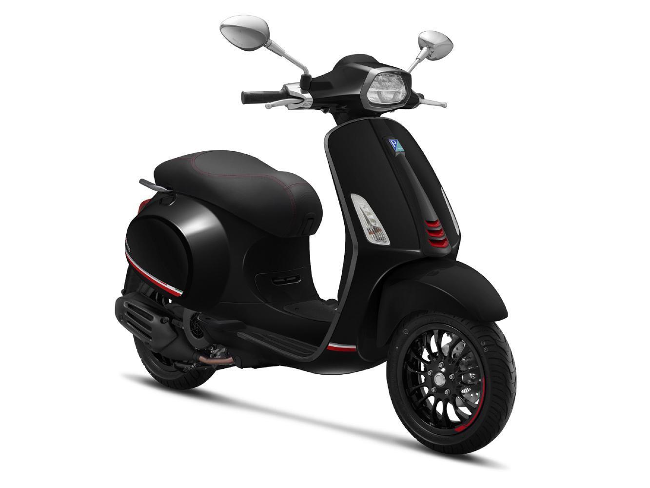 Vespa Sprint Carbon紳士黑。