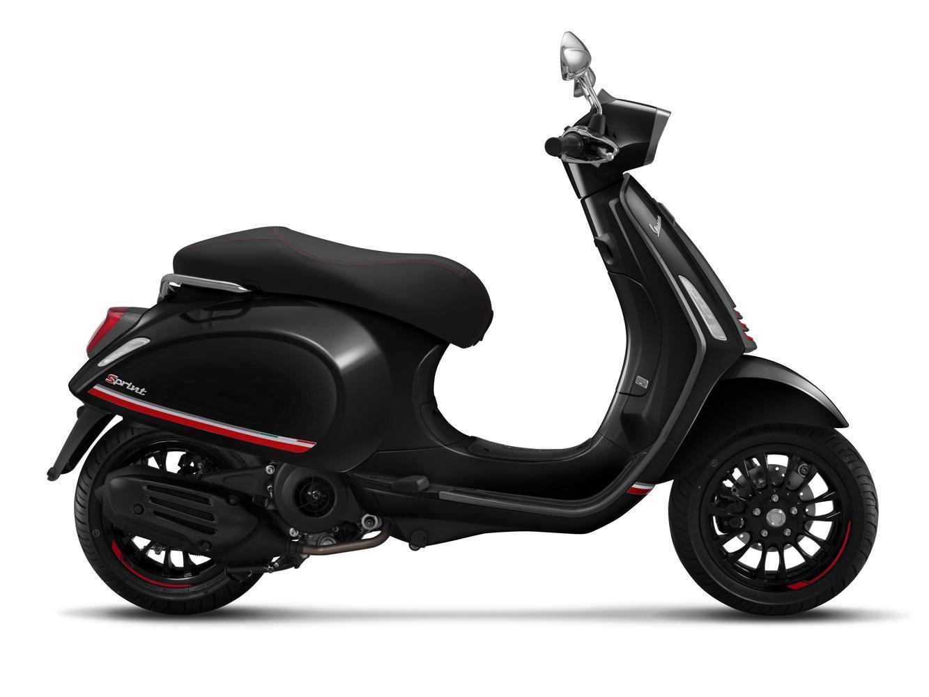  Vespa Sprint Carbon紳士黑。