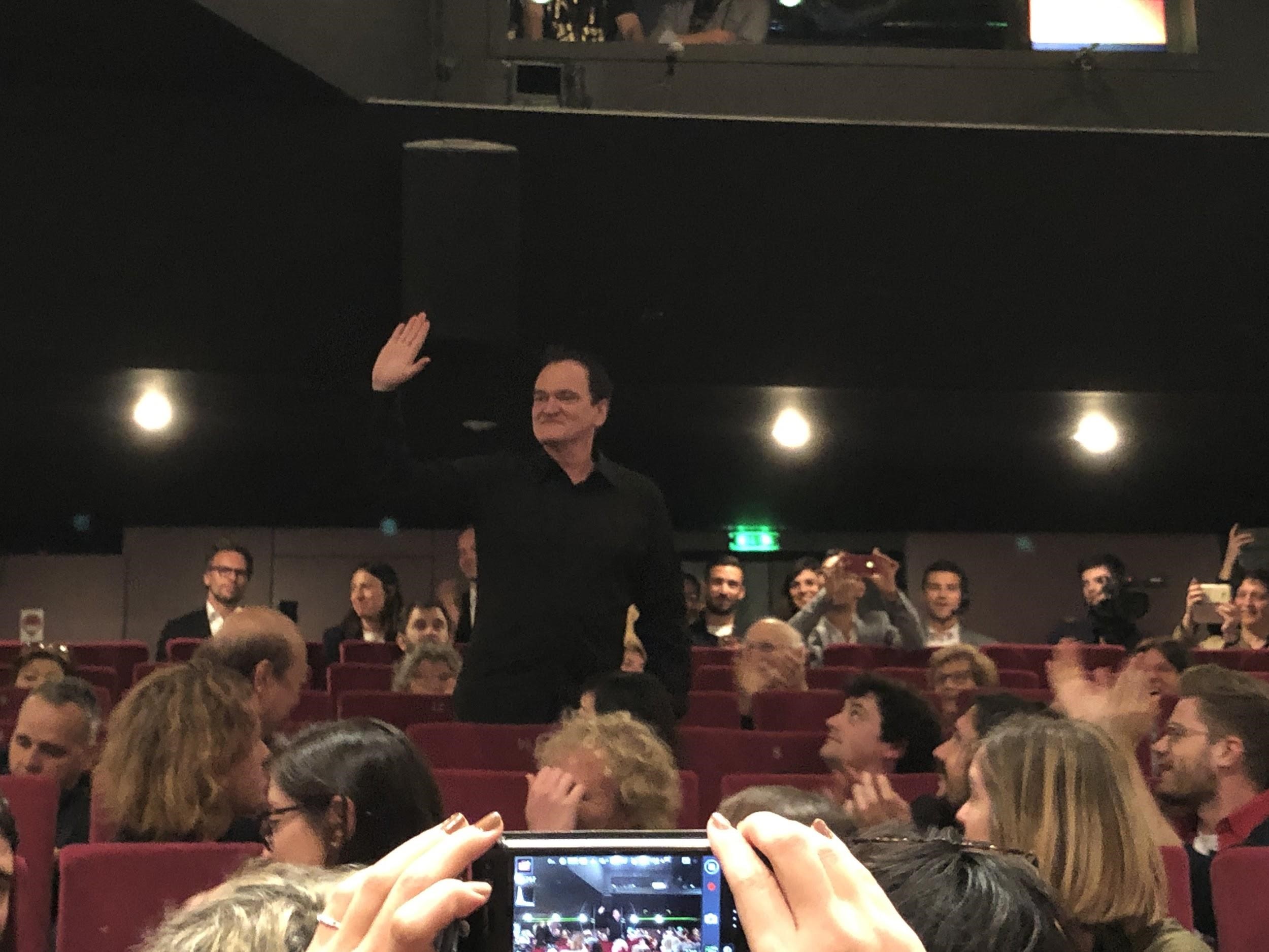 昆汀看《灼人秘密》期間有點坐立不安，不知道是否因呼應好萊塢＃MeToo的議題，當劇情發展到主角冒著生命危險下海演戲時，他竟哼了一聲。（岸上影像提供）