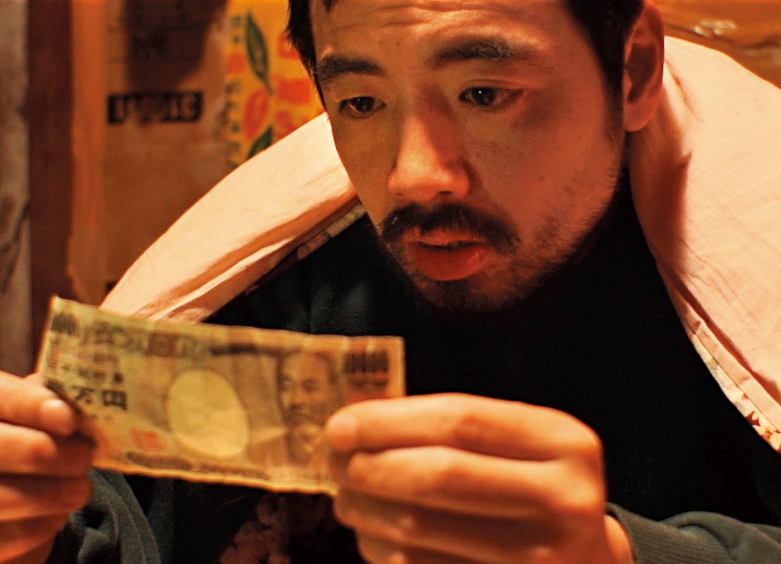 演員松浦祐也在《海角上的兄妹》飾演和田光沙的哥哥，為了生活而成為妹妹的皮條客。（光年映畫提供） 